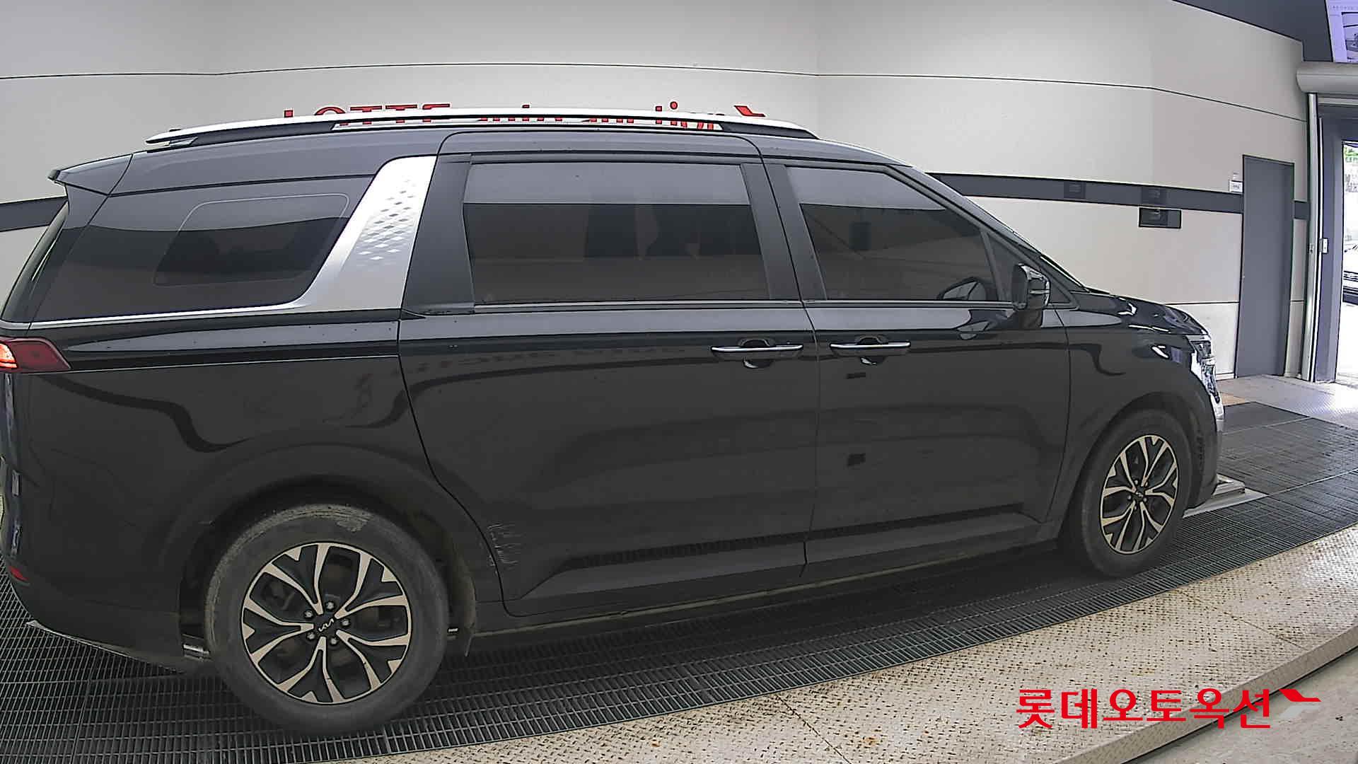 2023 - kia carnival