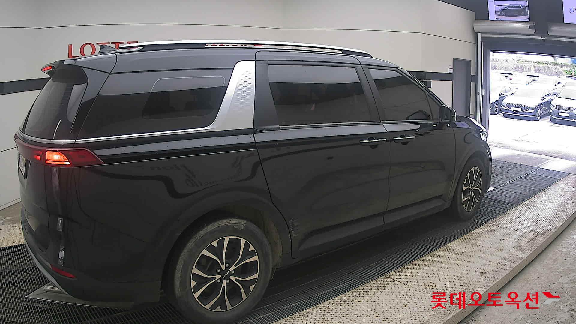 2023 - kia carnival