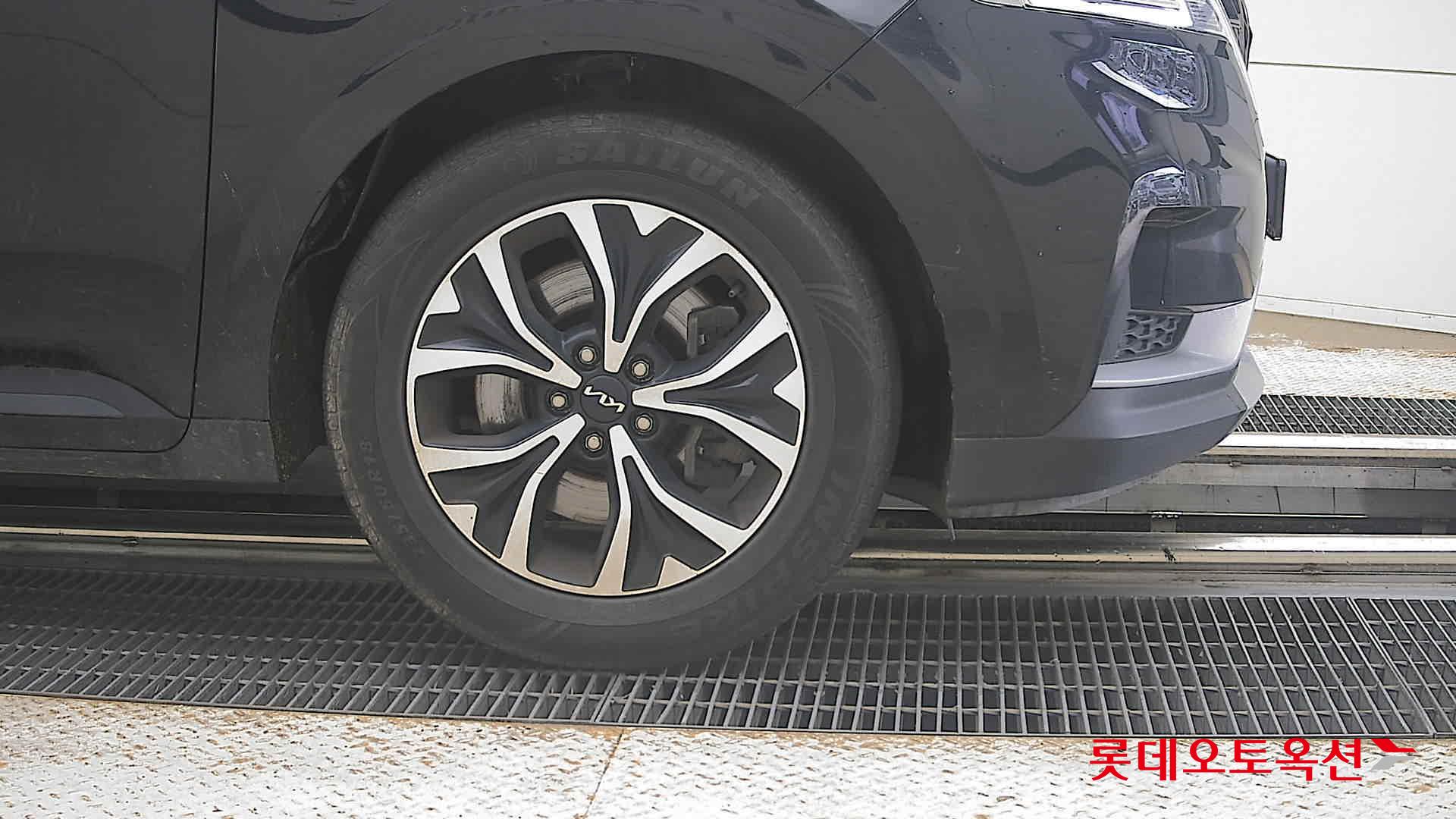 2023 - kia carnival