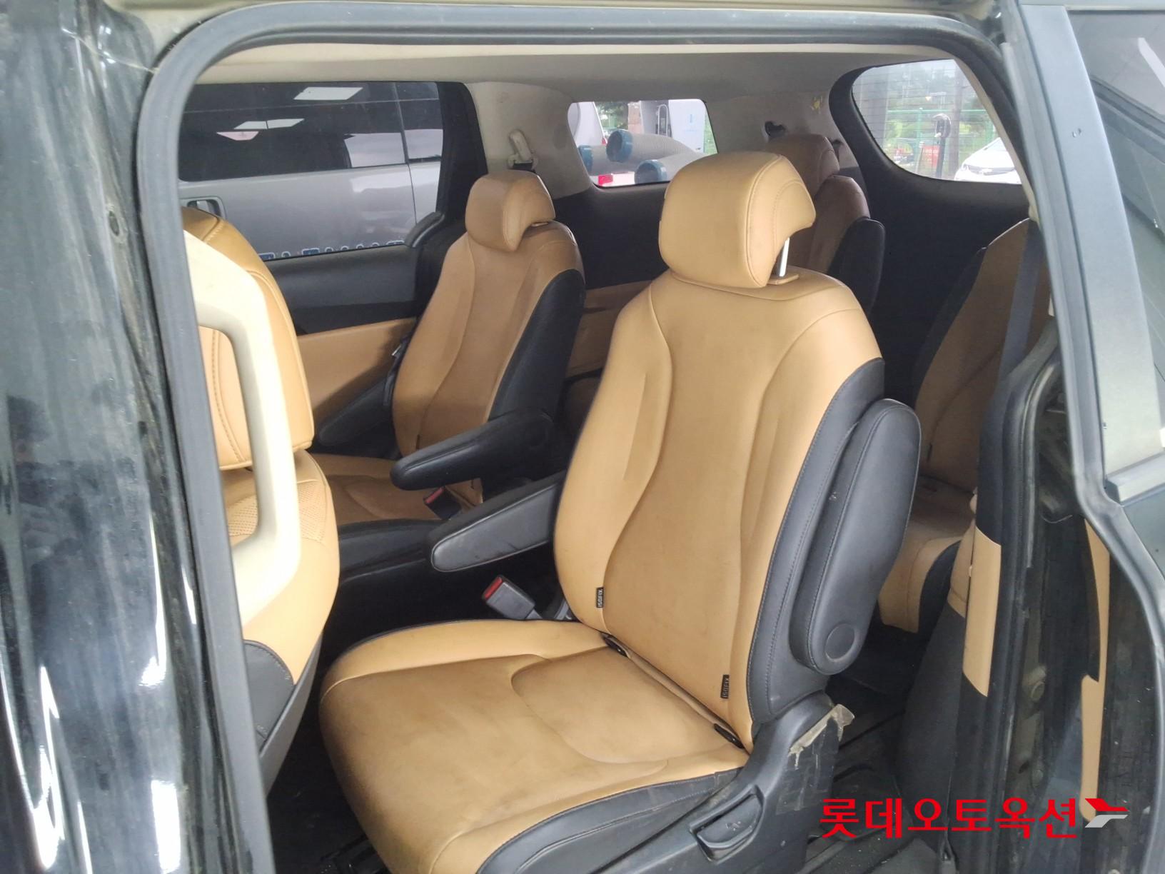 2023 - kia carnival