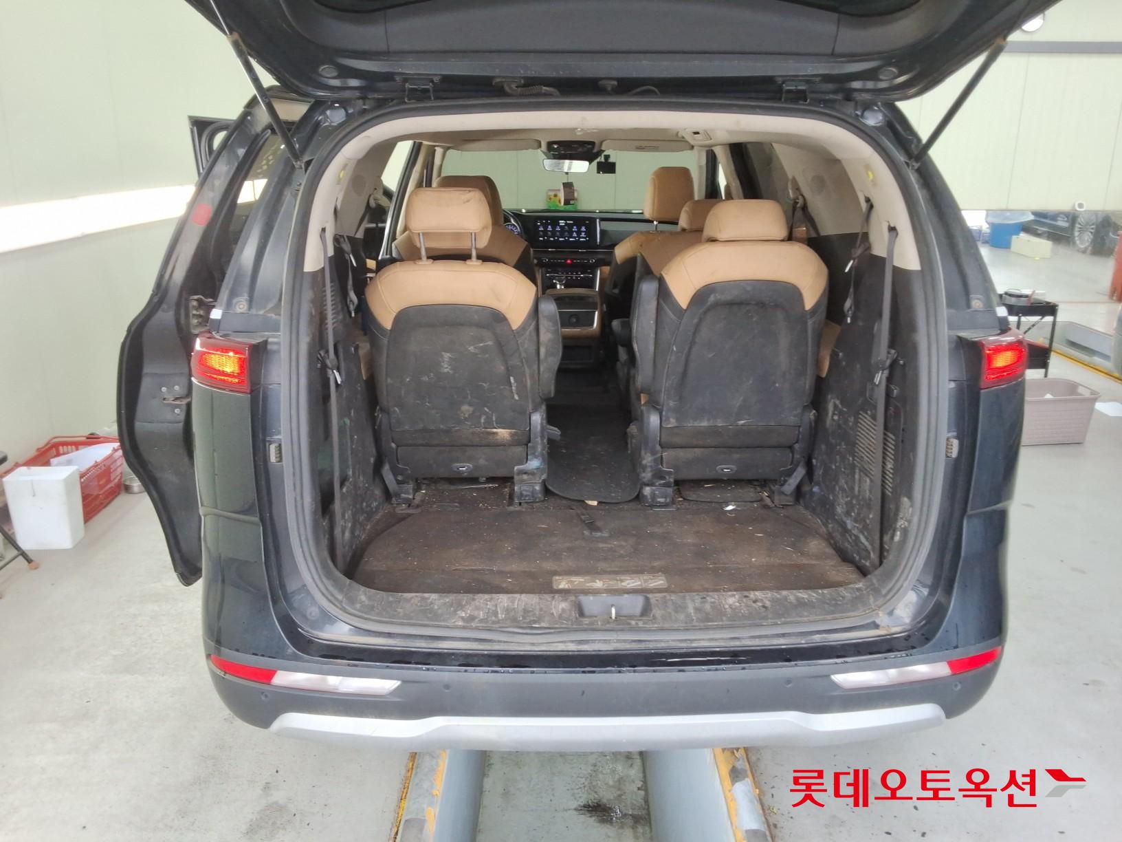 2023 - kia carnival