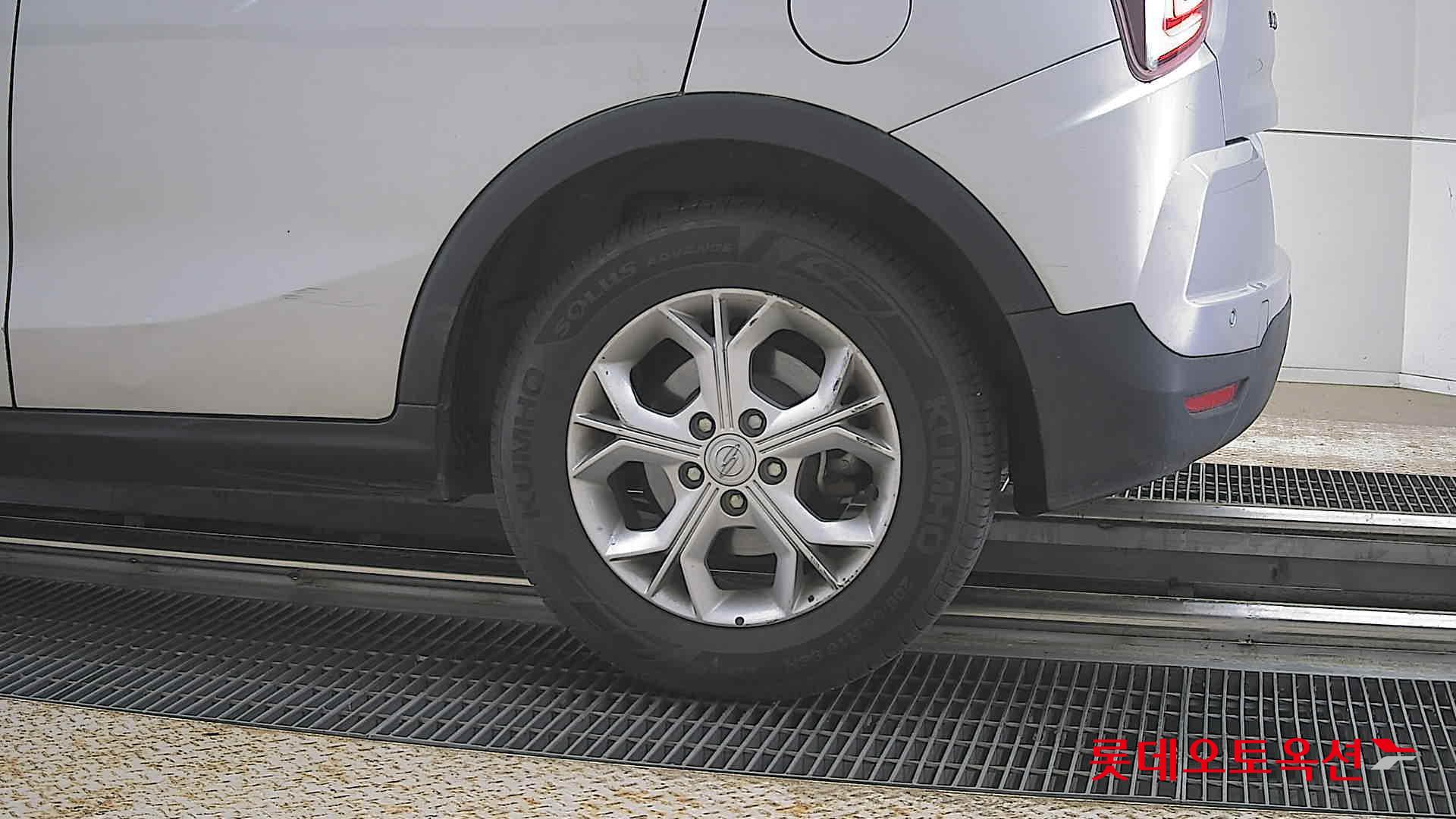 KG Mobility Tivoli - 26