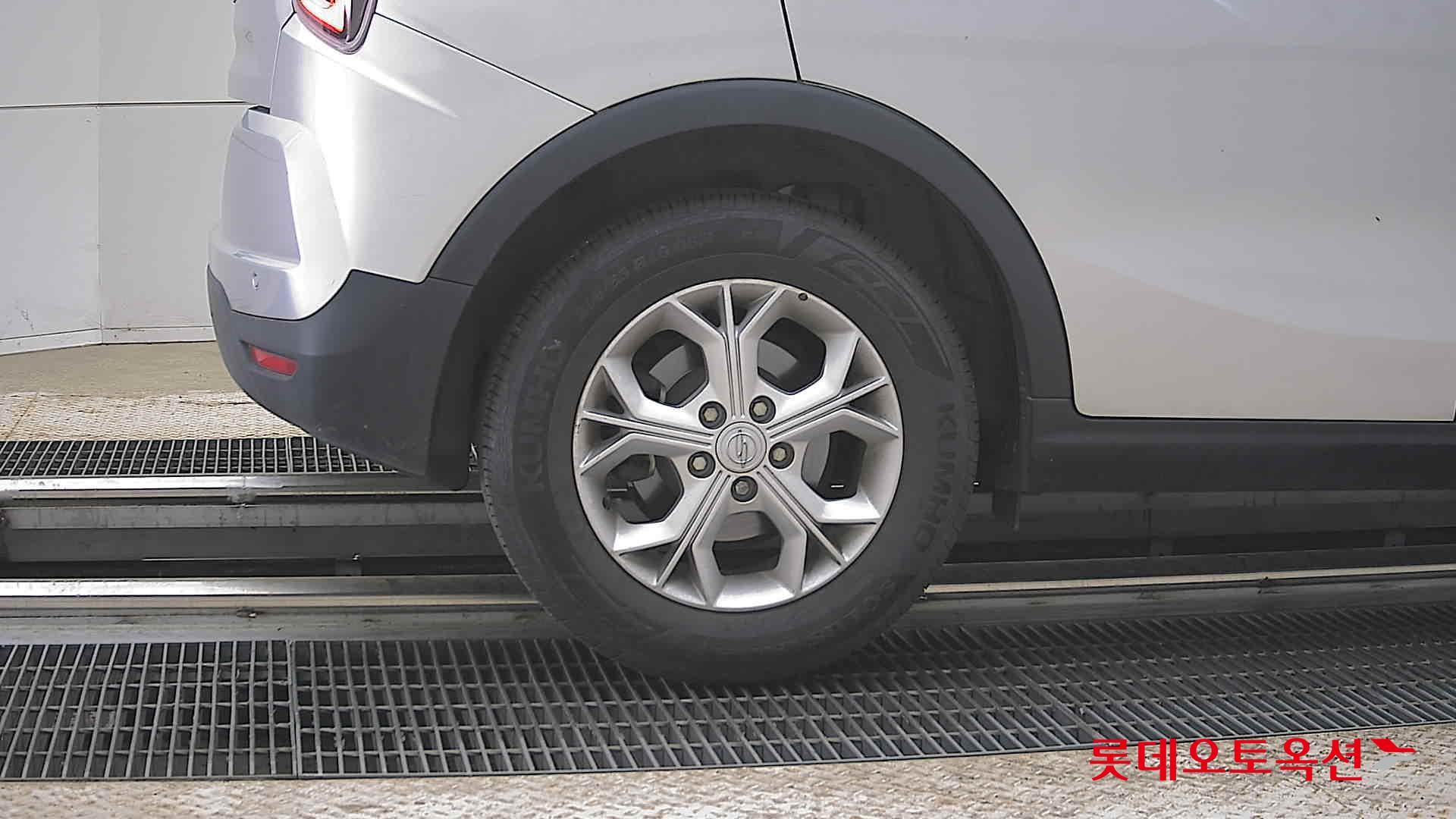 KG Mobility Tivoli - 28