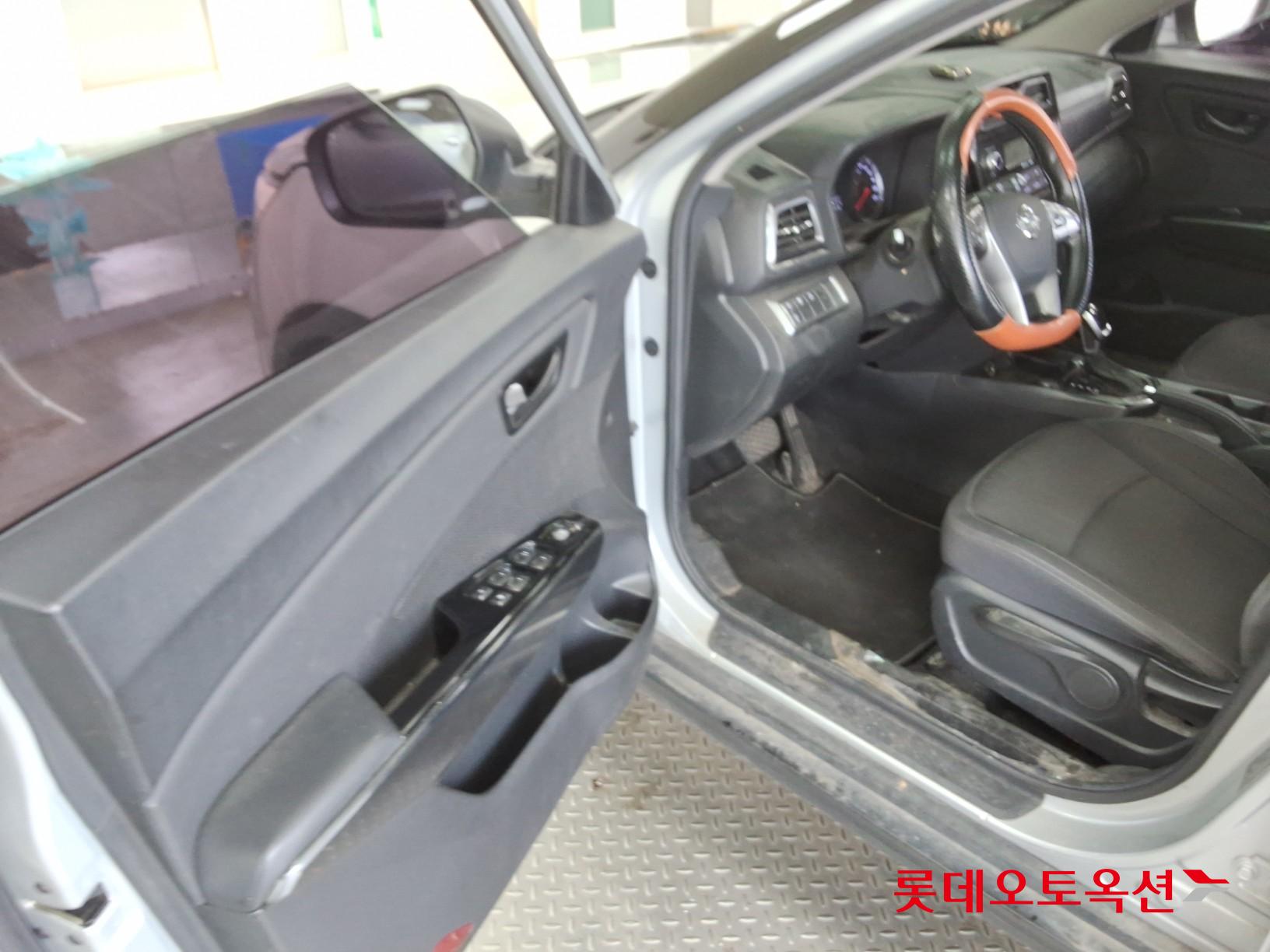 KG Mobility Tivoli - 36