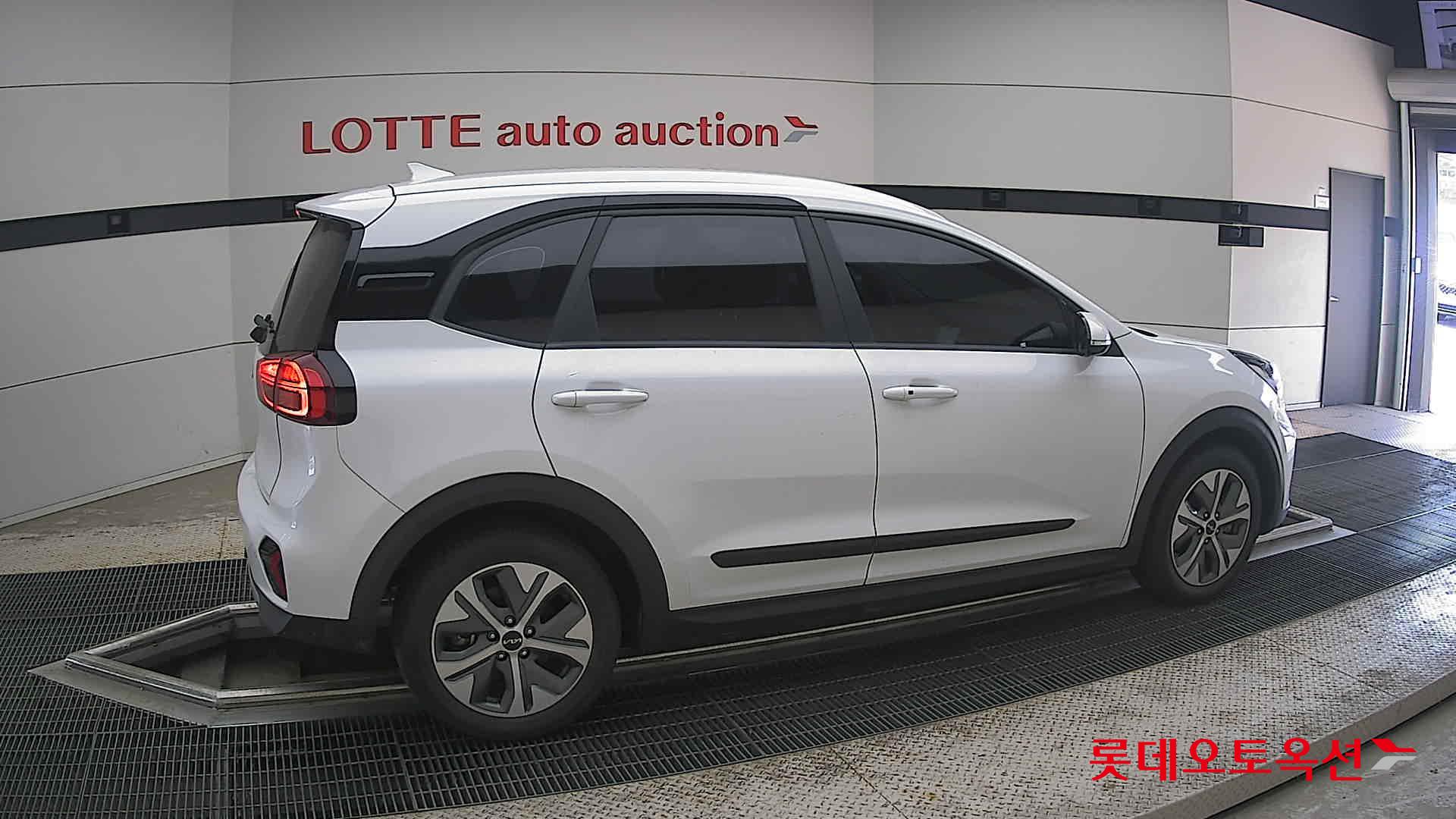 2023 - kia niro