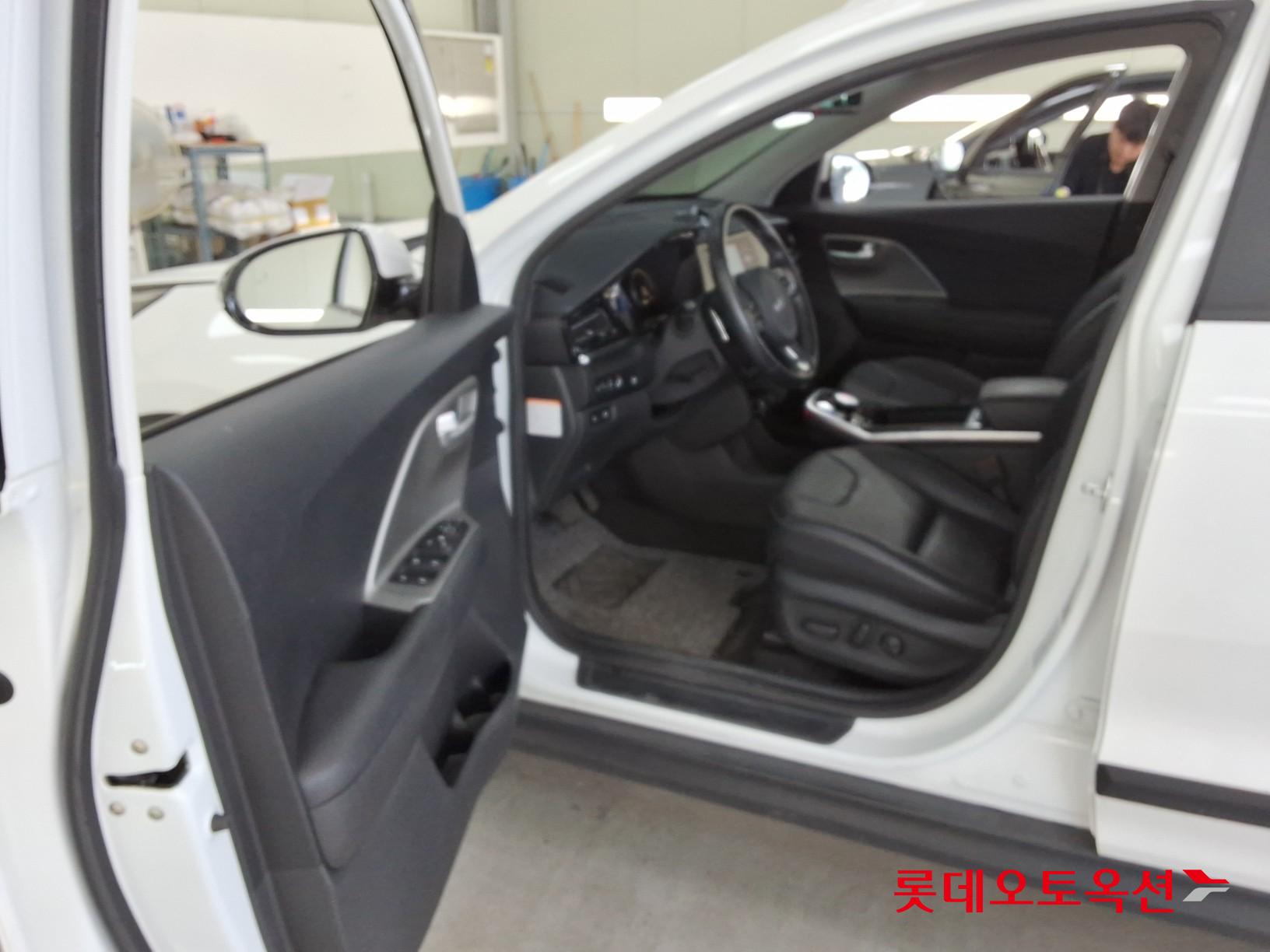 2023 - kia niro