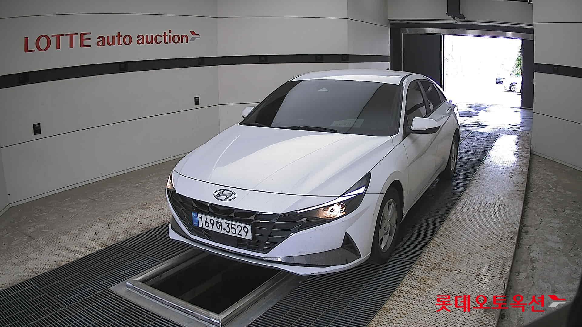Hyundai Elantra - 10