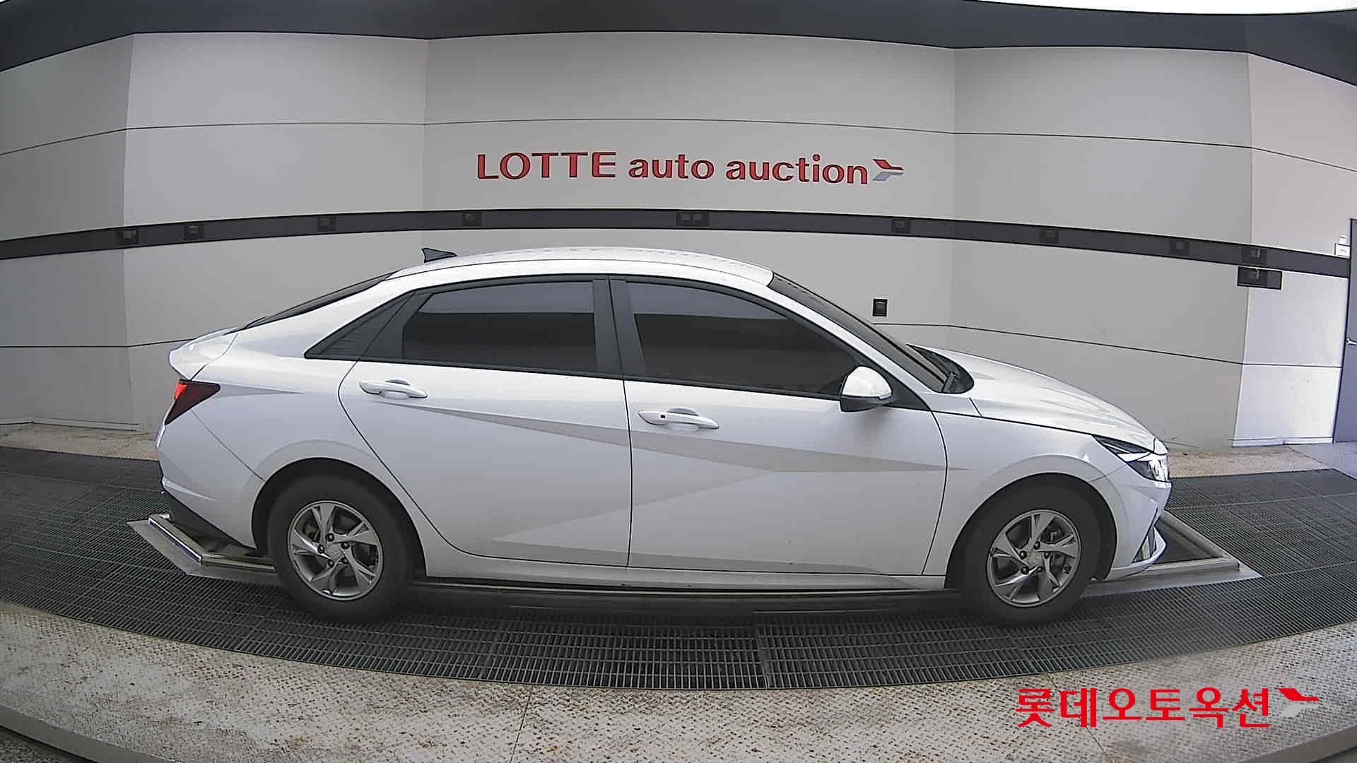 Hyundai Elantra - 21