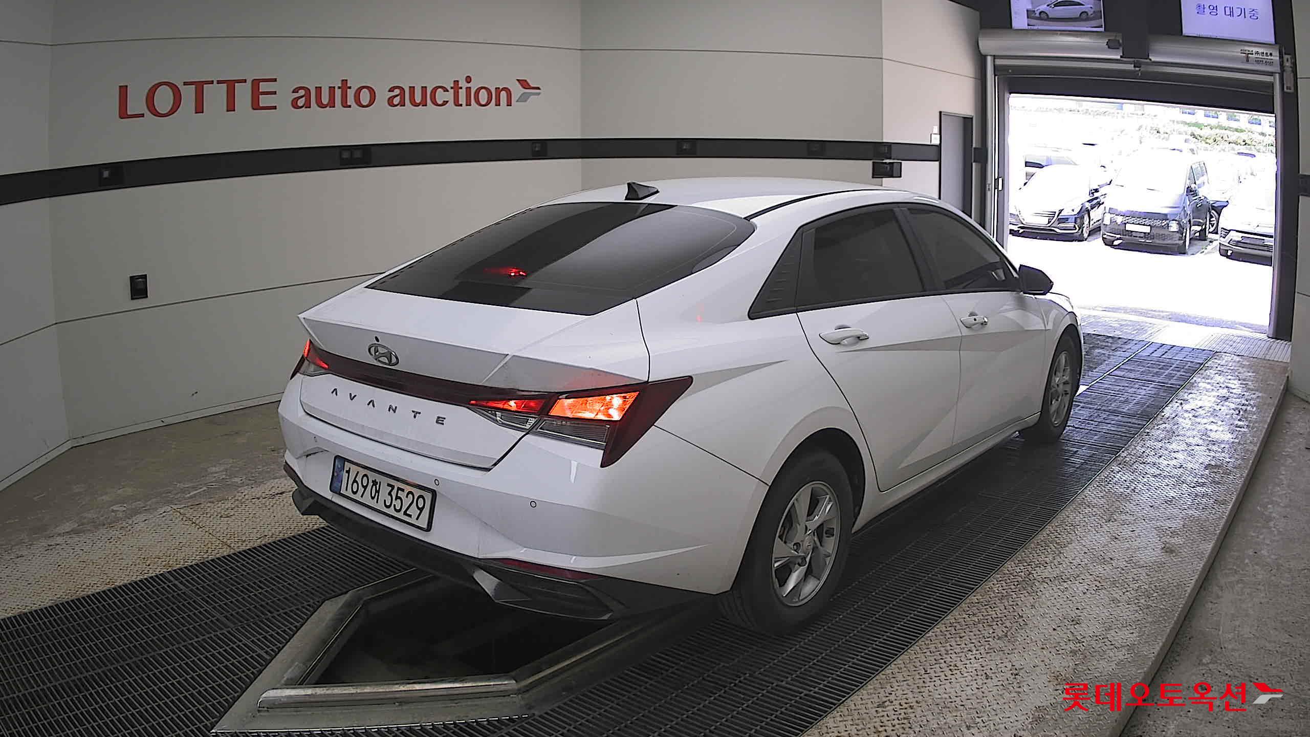 Hyundai Elantra - 5