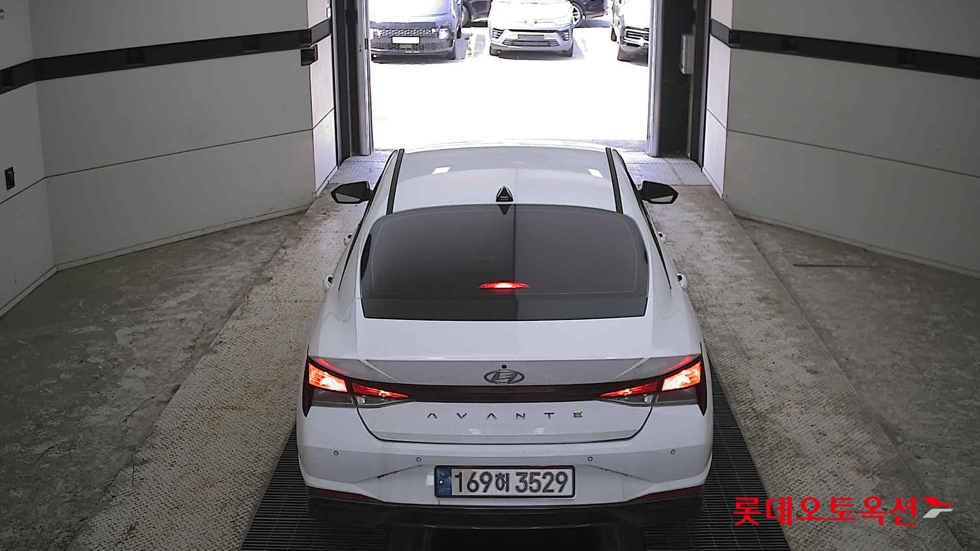 Hyundai Elantra - 17
