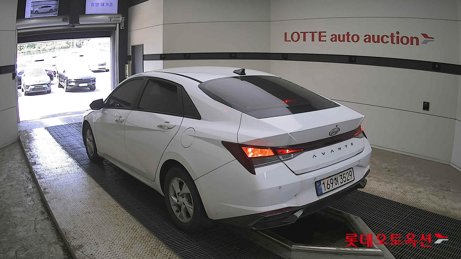 Hyundai Elantra - 4