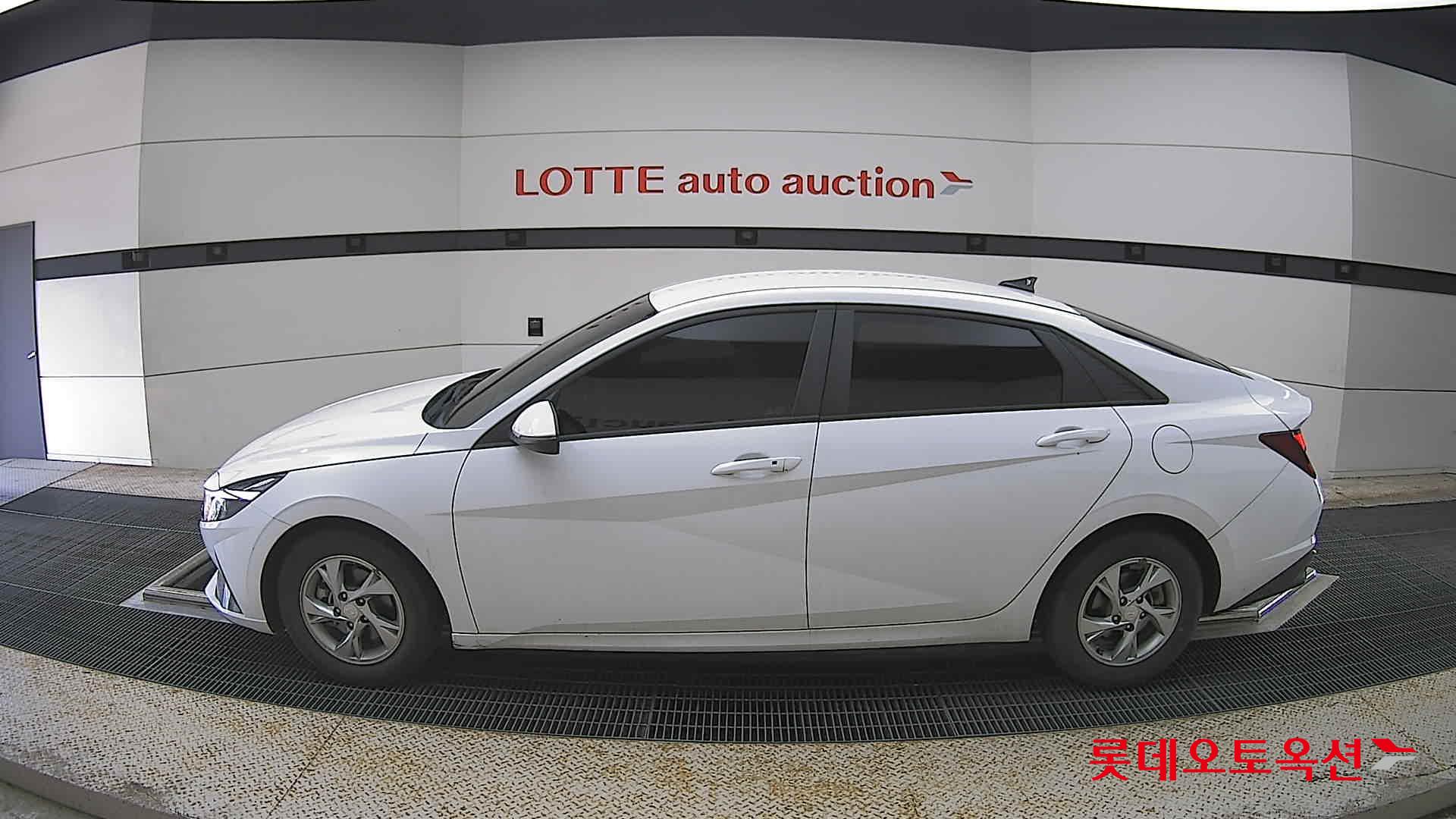 Hyundai Elantra - 13