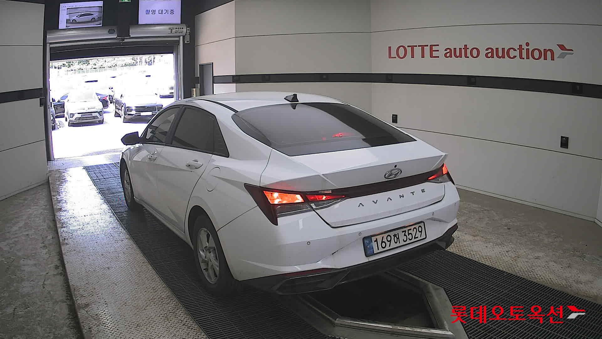 Hyundai Elantra - 16