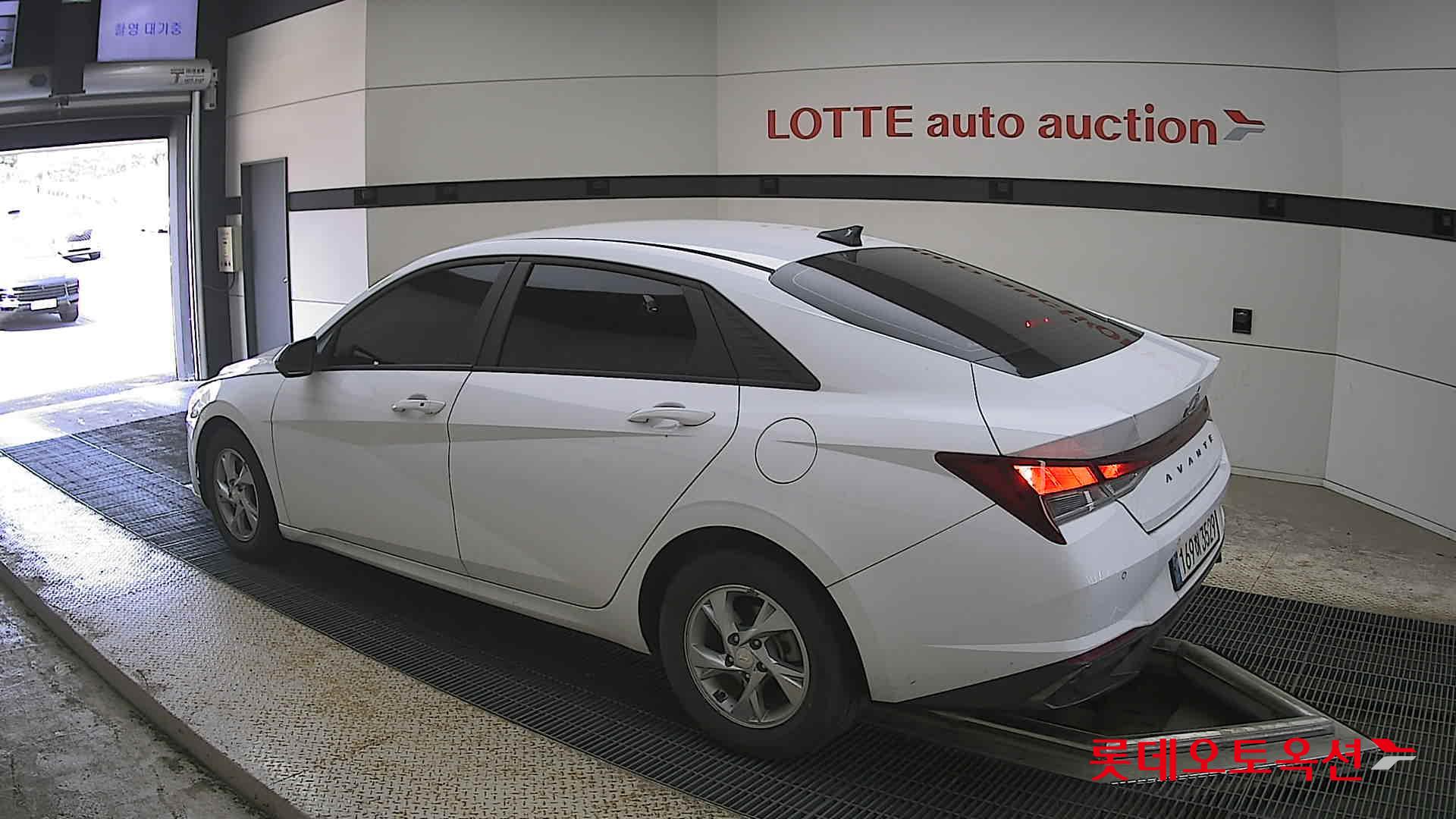 Hyundai Elantra - 15