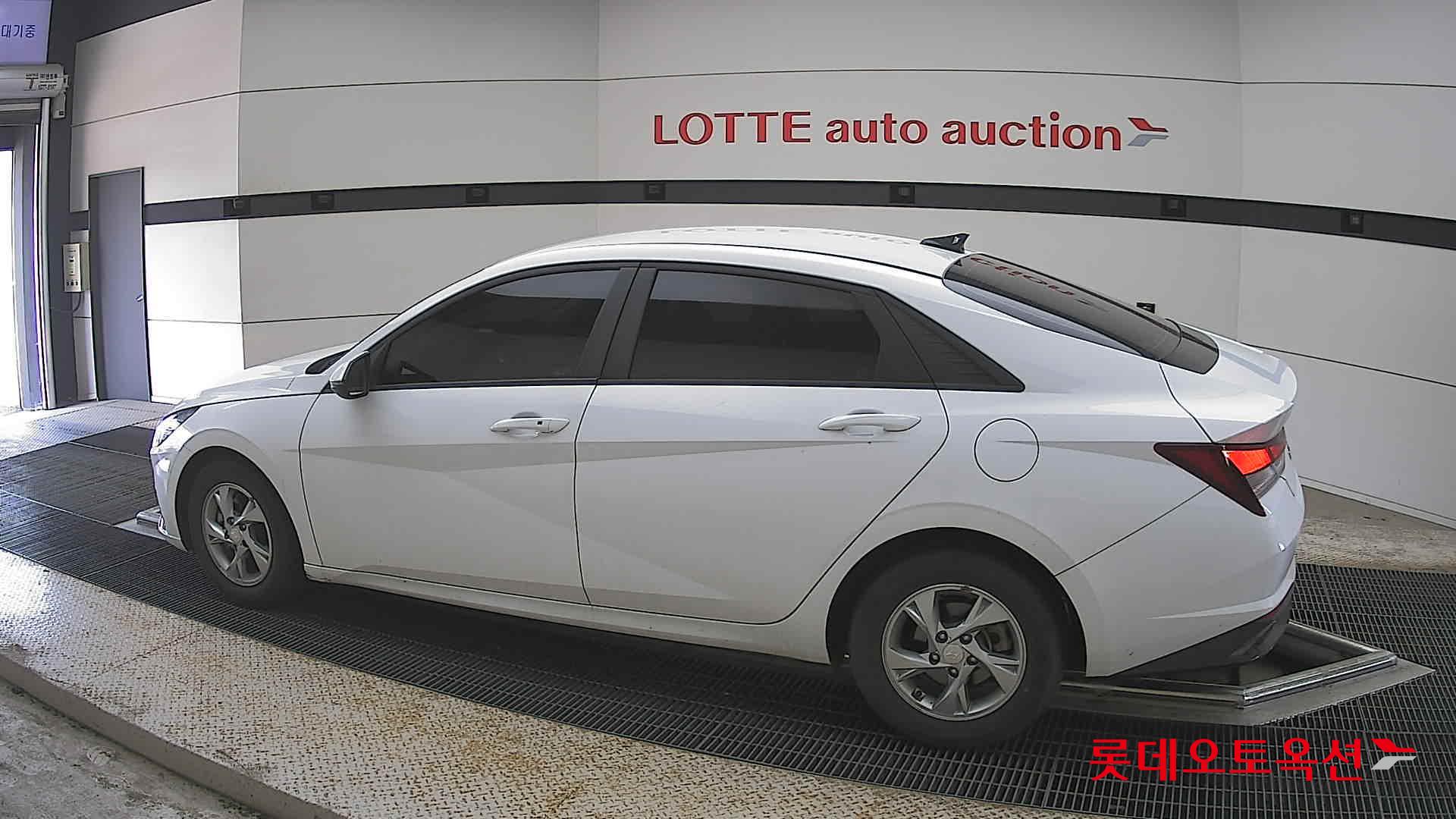 Hyundai Elantra - 14