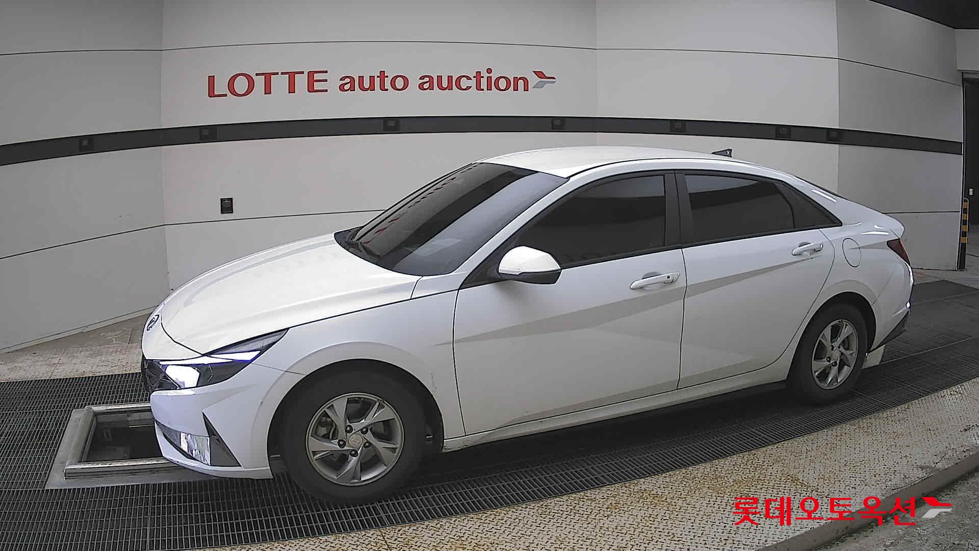 Hyundai Elantra - 12