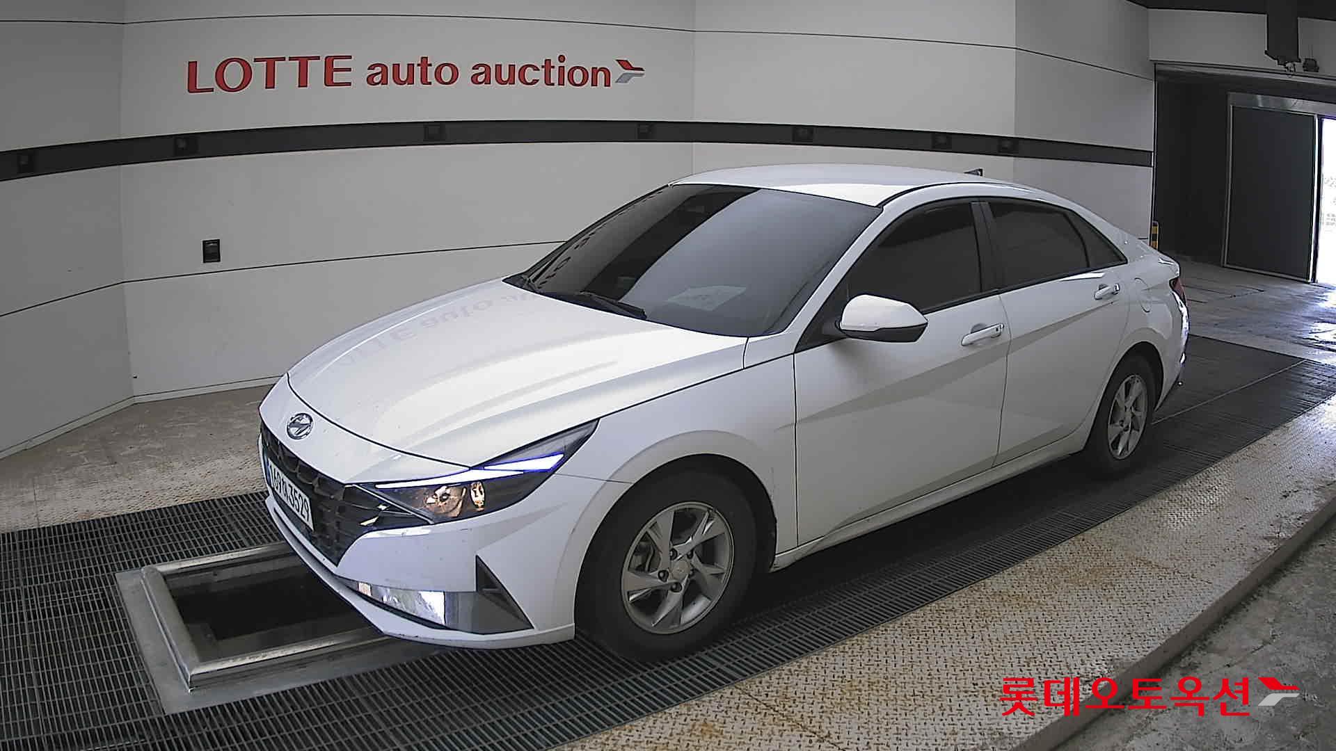 Hyundai Elantra - 11