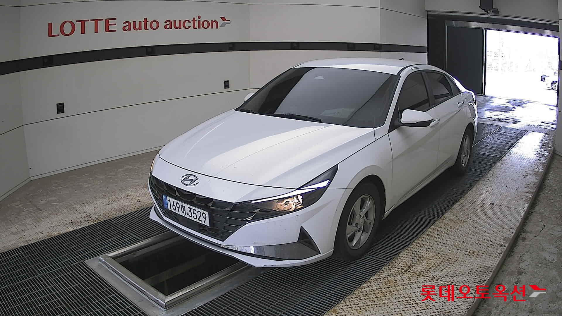 Hyundai Elantra - 3
