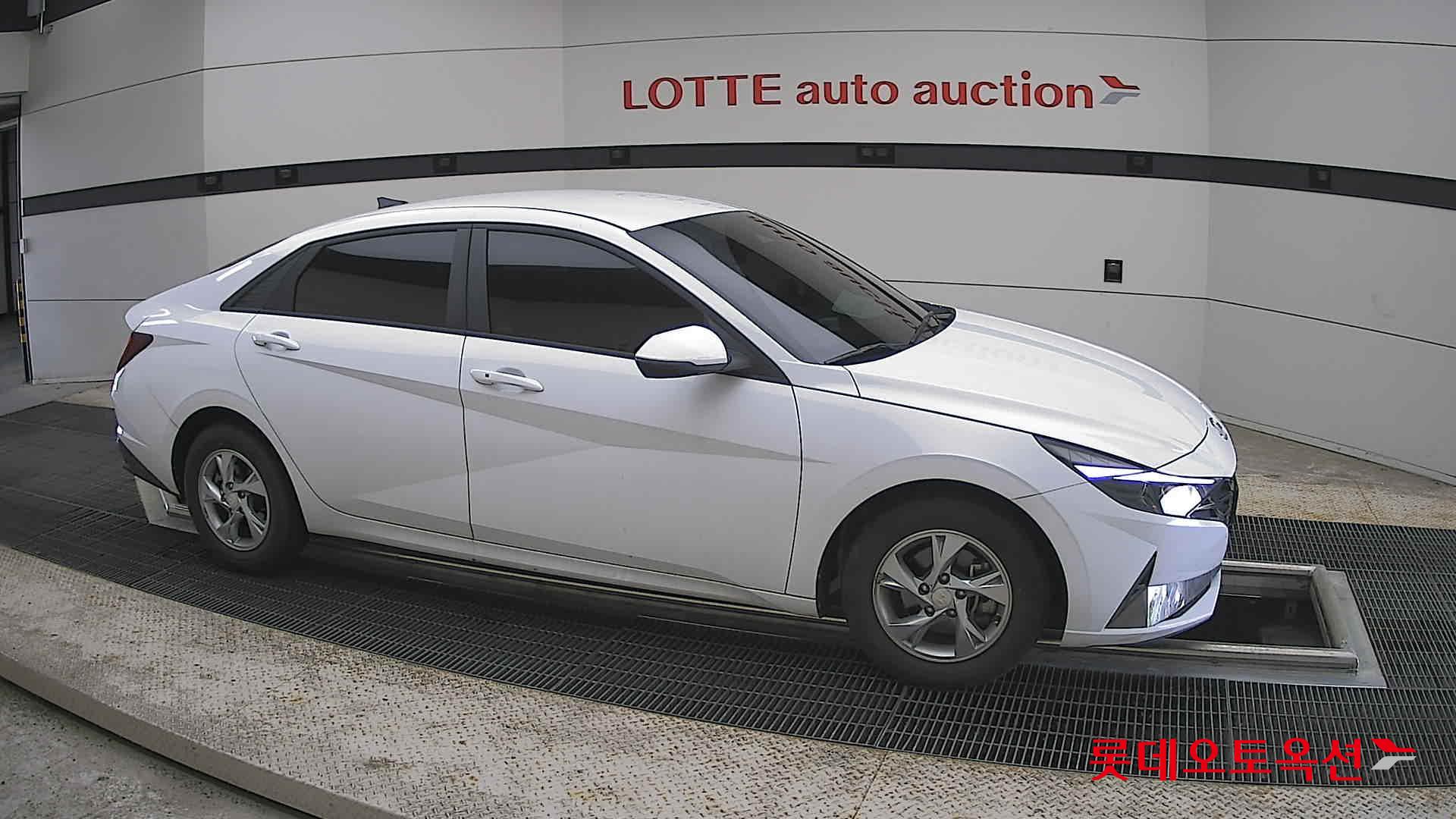 Hyundai Elantra - 22