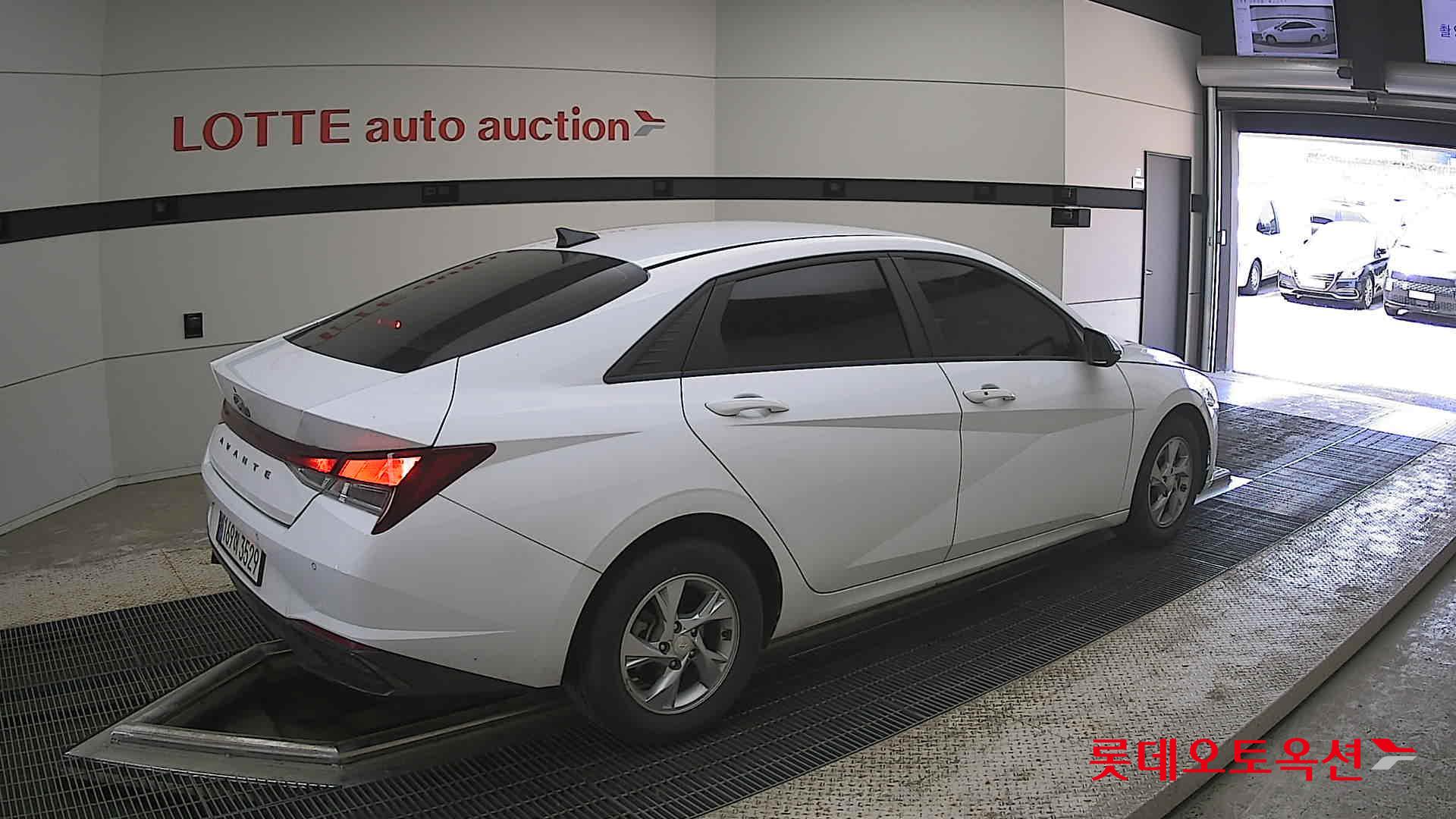 Hyundai Elantra - 19