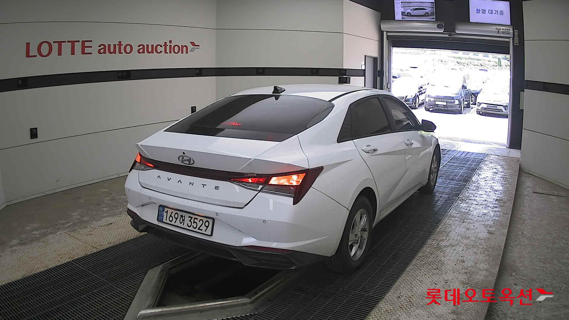 Hyundai Elantra - 18