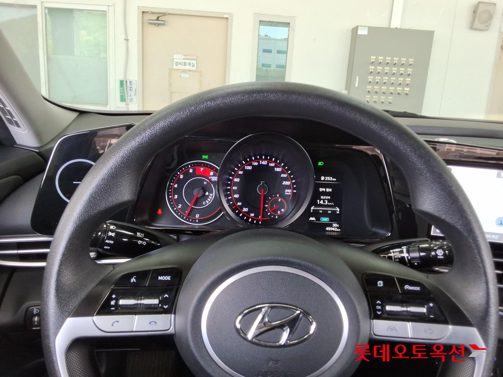 Hyundai Elantra - 30