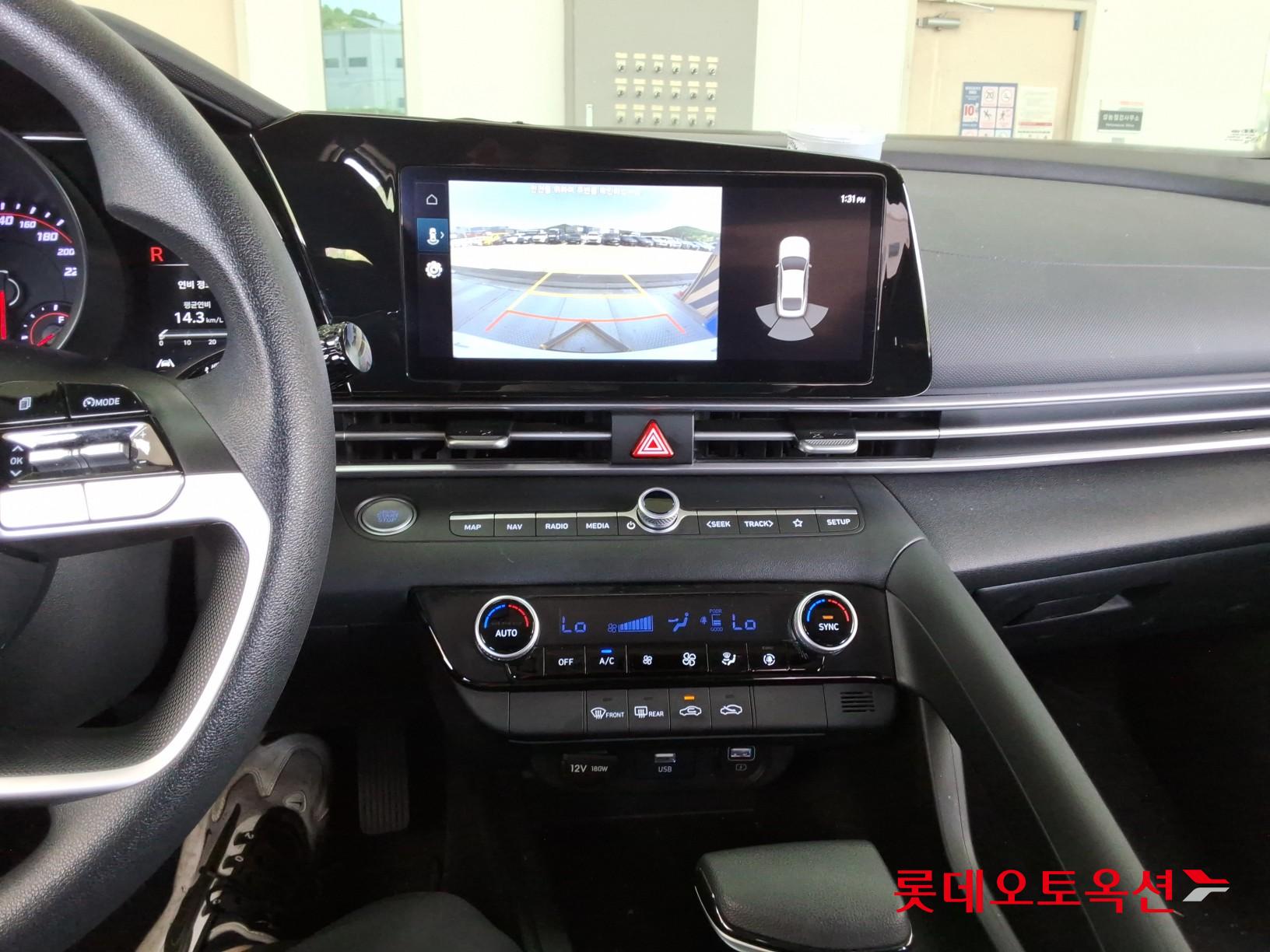 Hyundai Elantra - 32
