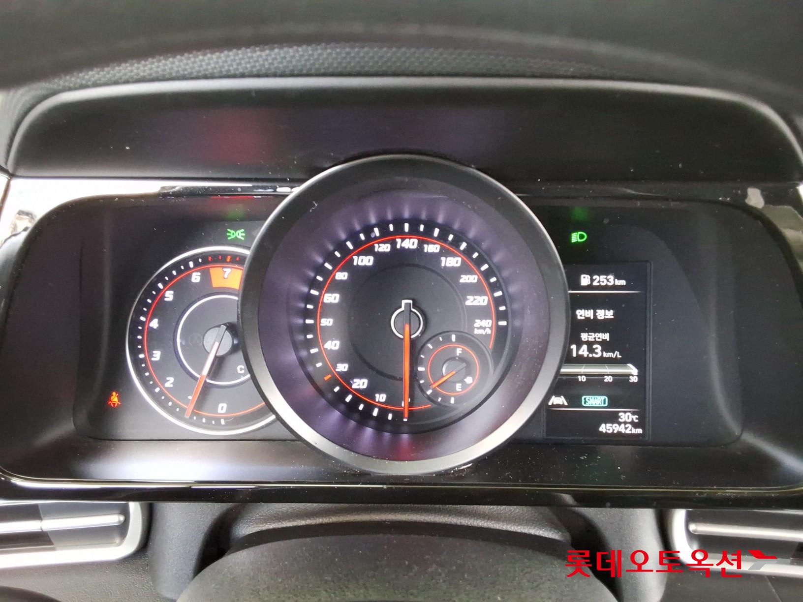 Hyundai Elantra - 35