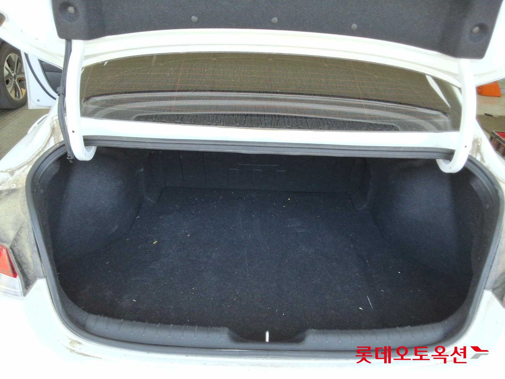 Hyundai Elantra - 9