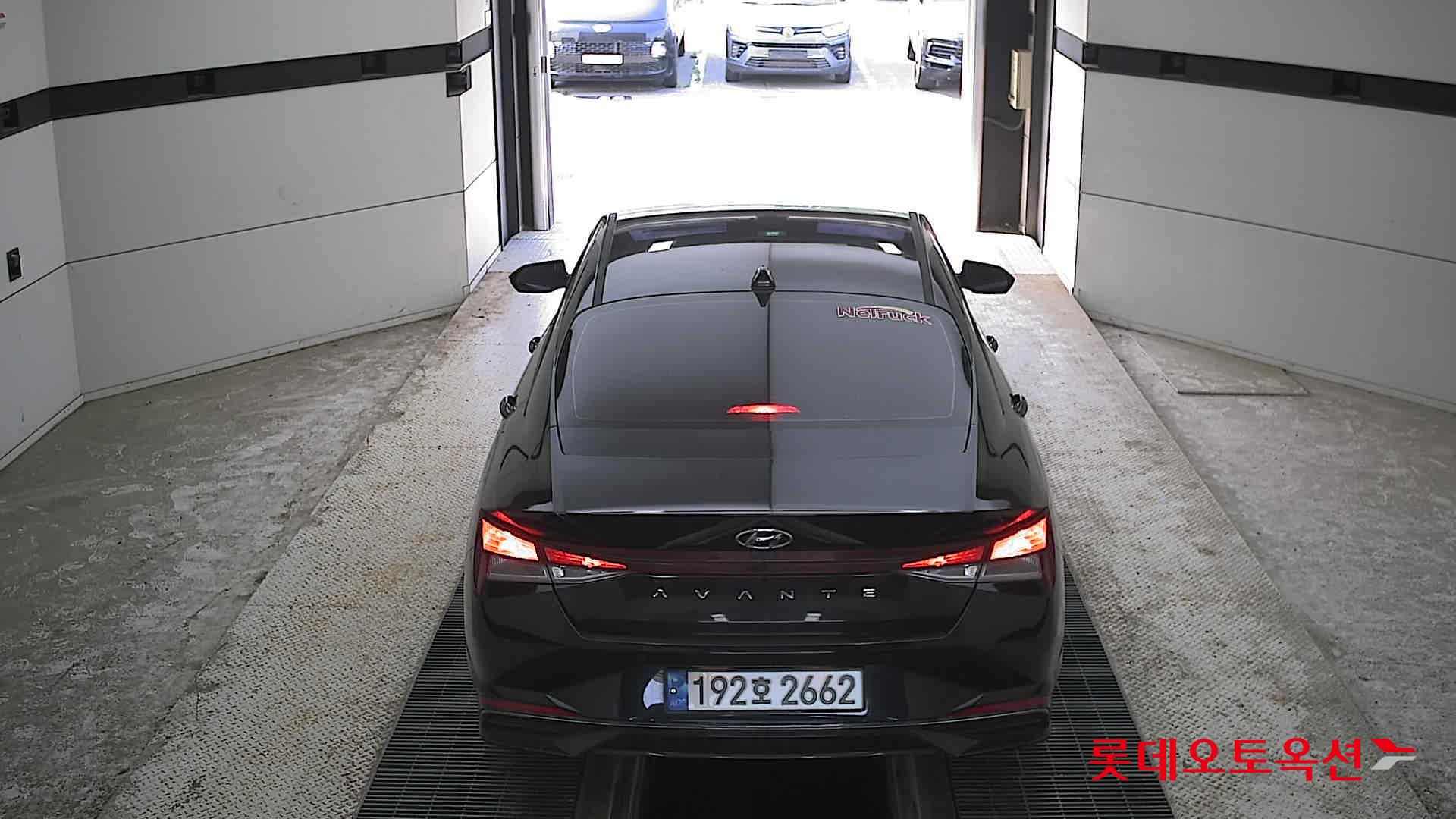 Hyundai Elantra - 17
