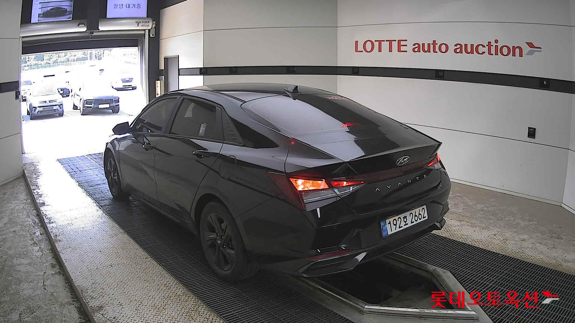 Hyundai Elantra - 4