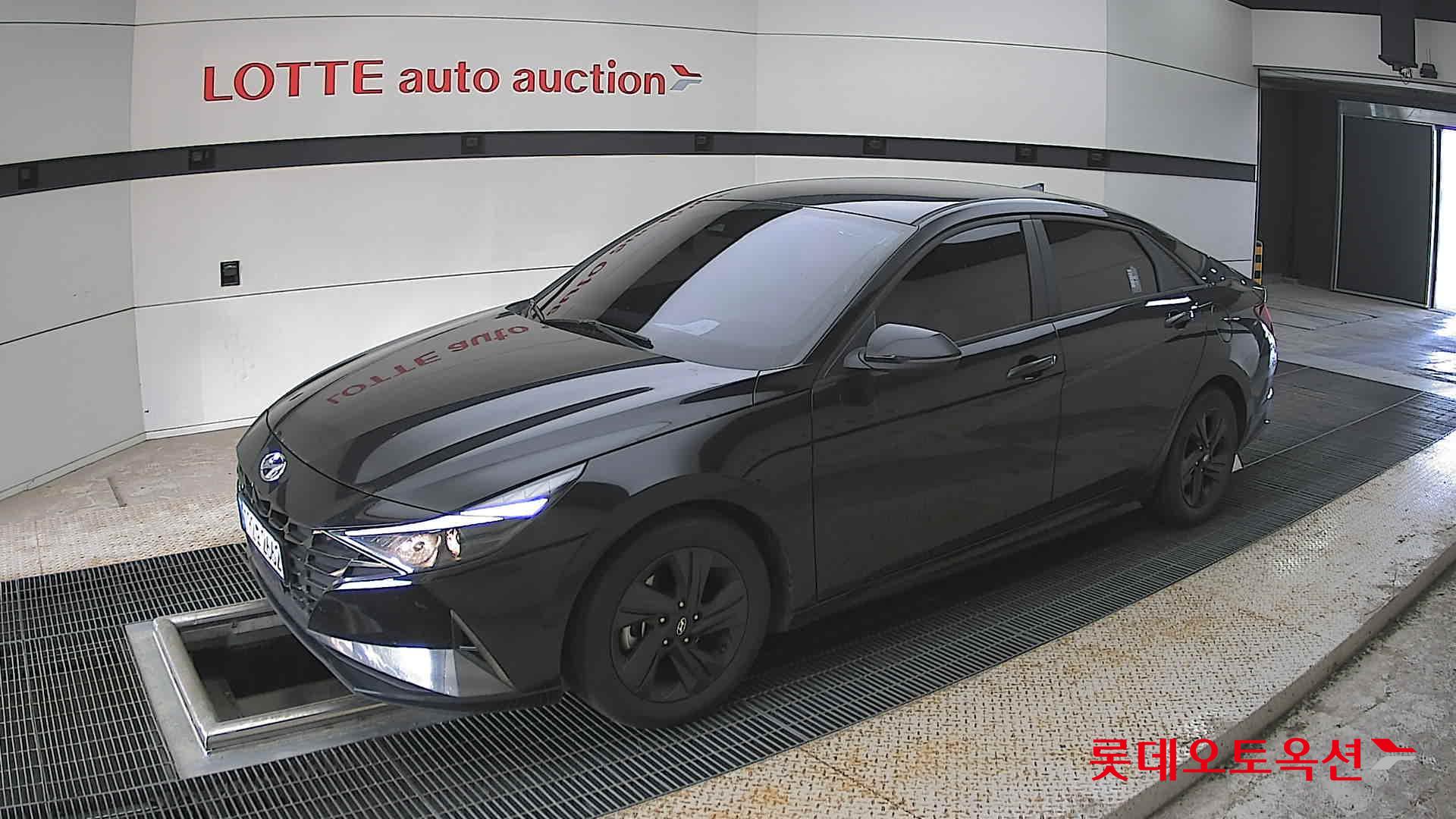 Hyundai Elantra - 11
