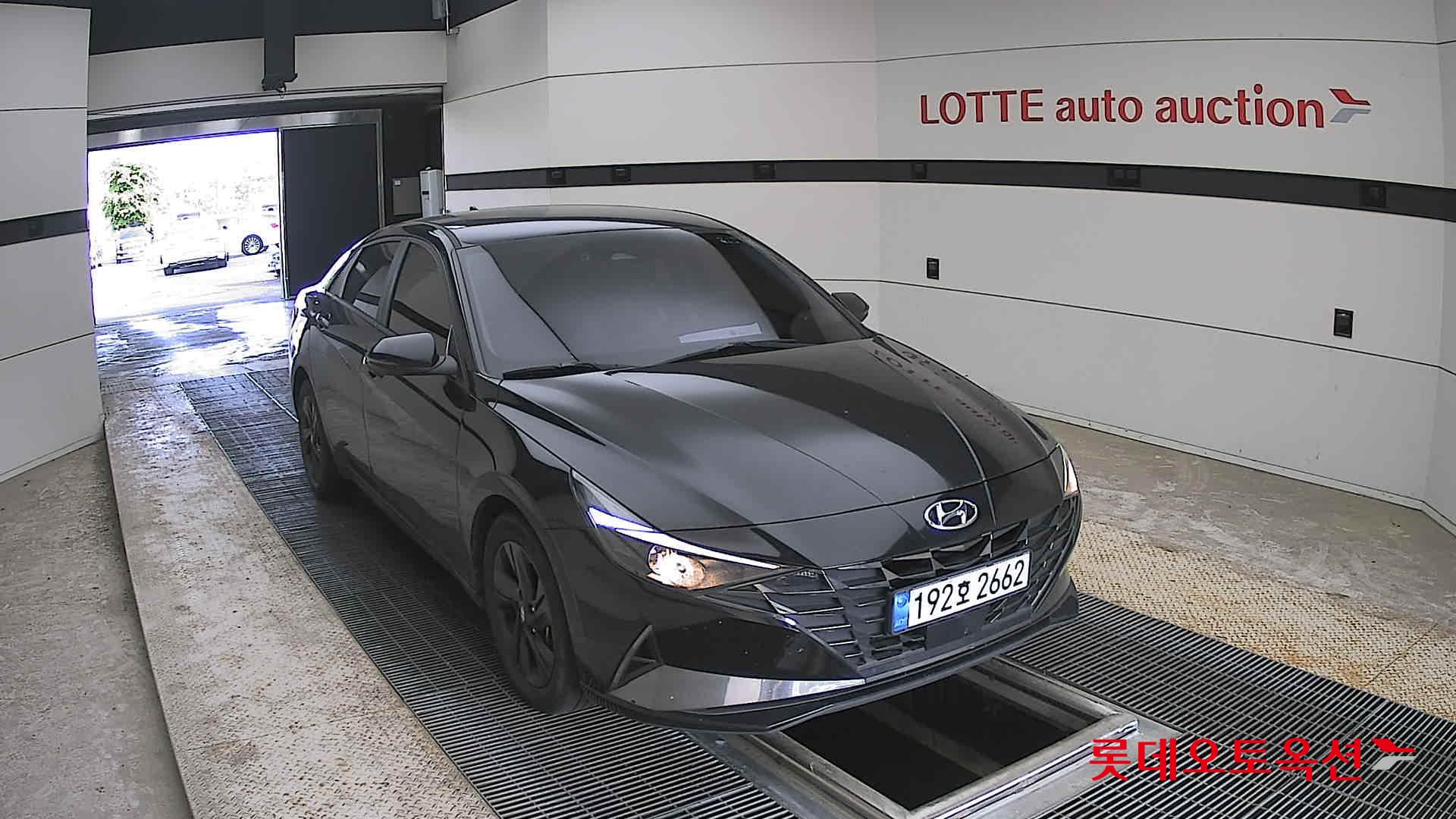 Hyundai Elantra - 24
