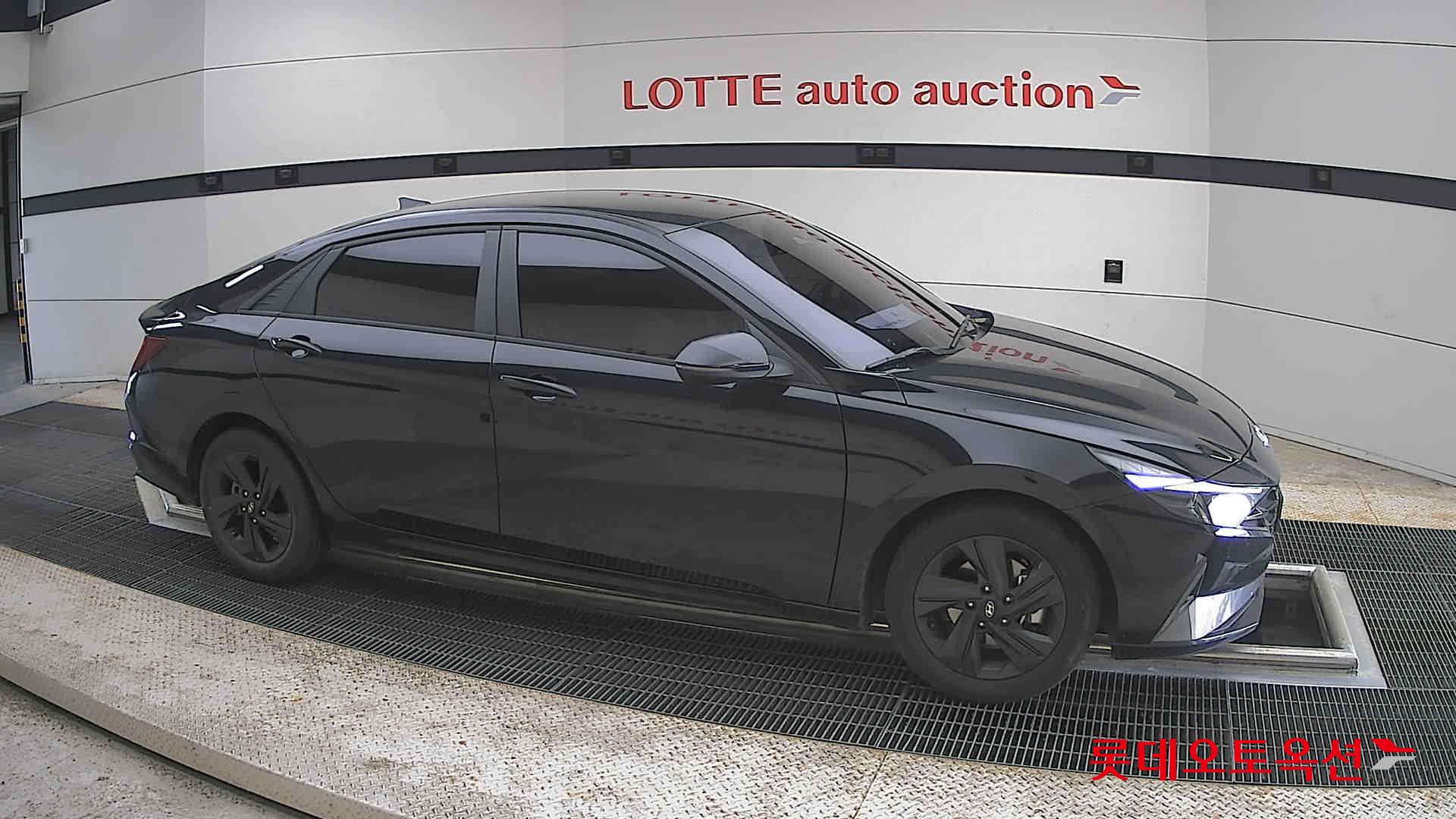 Hyundai Elantra - 22