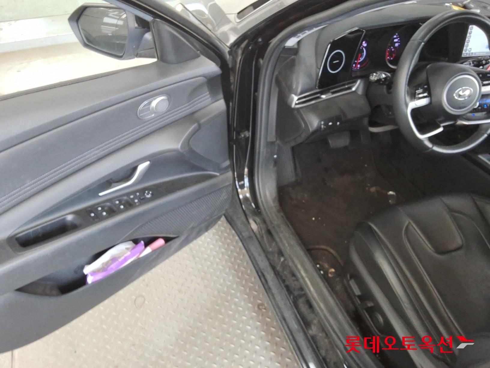 Hyundai Elantra - 37