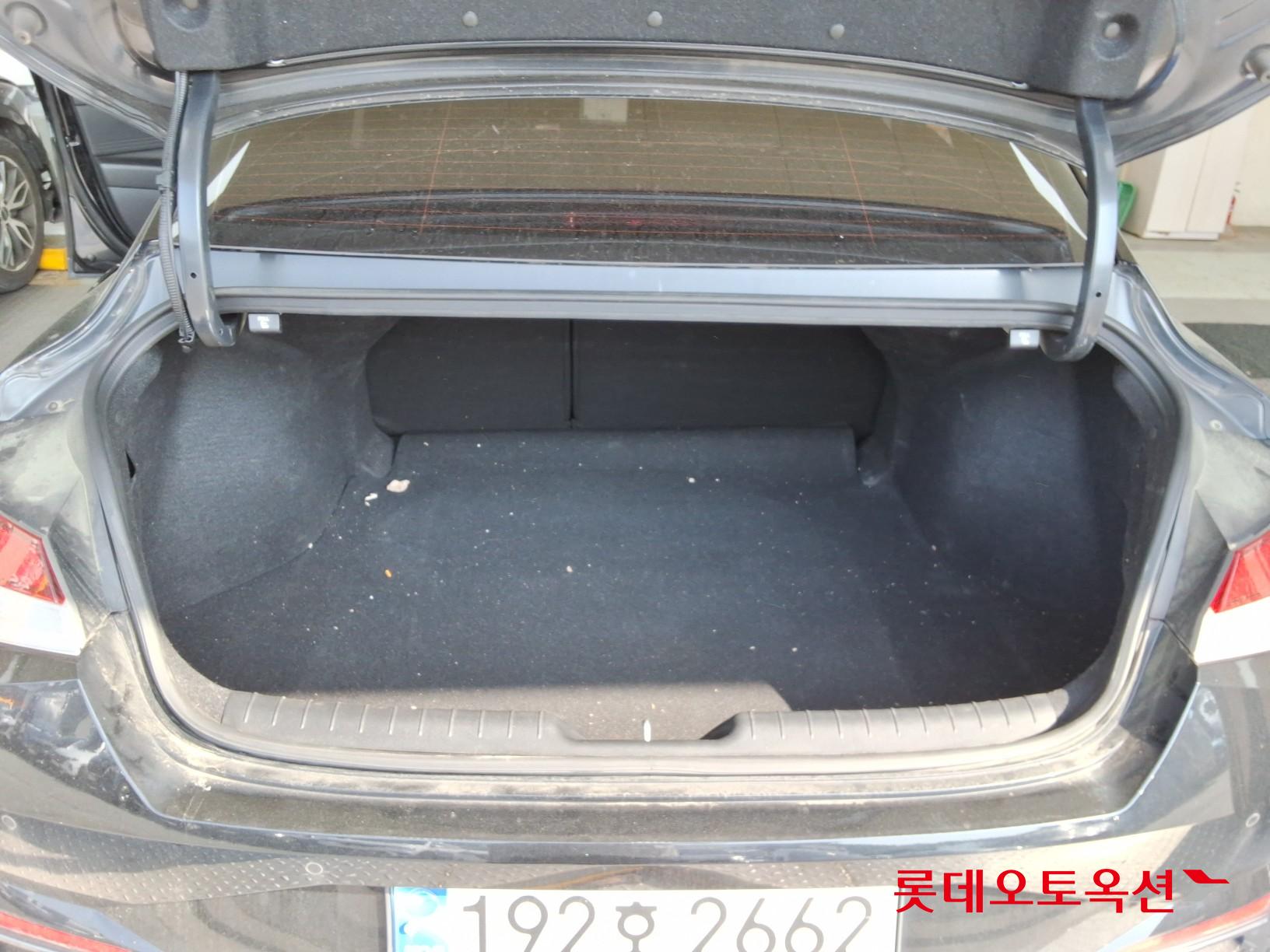 Hyundai Elantra - 9