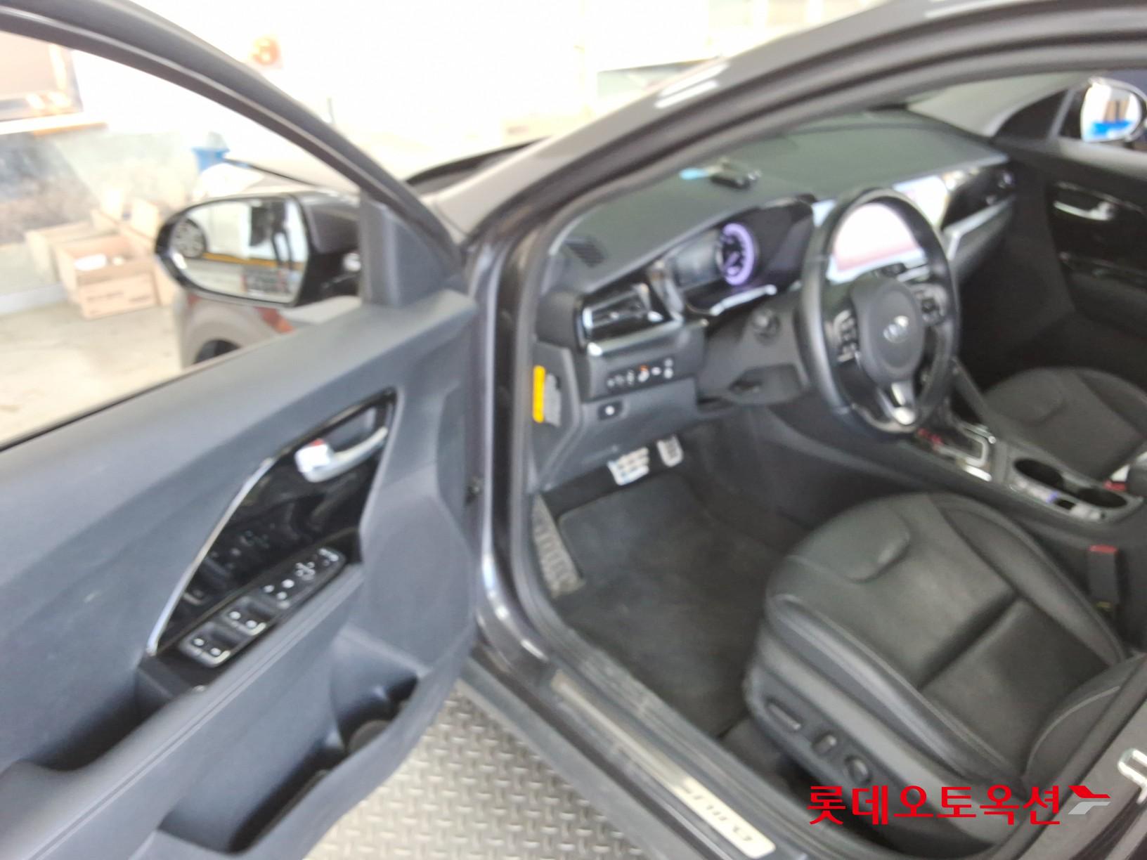 Kia Niro - 36