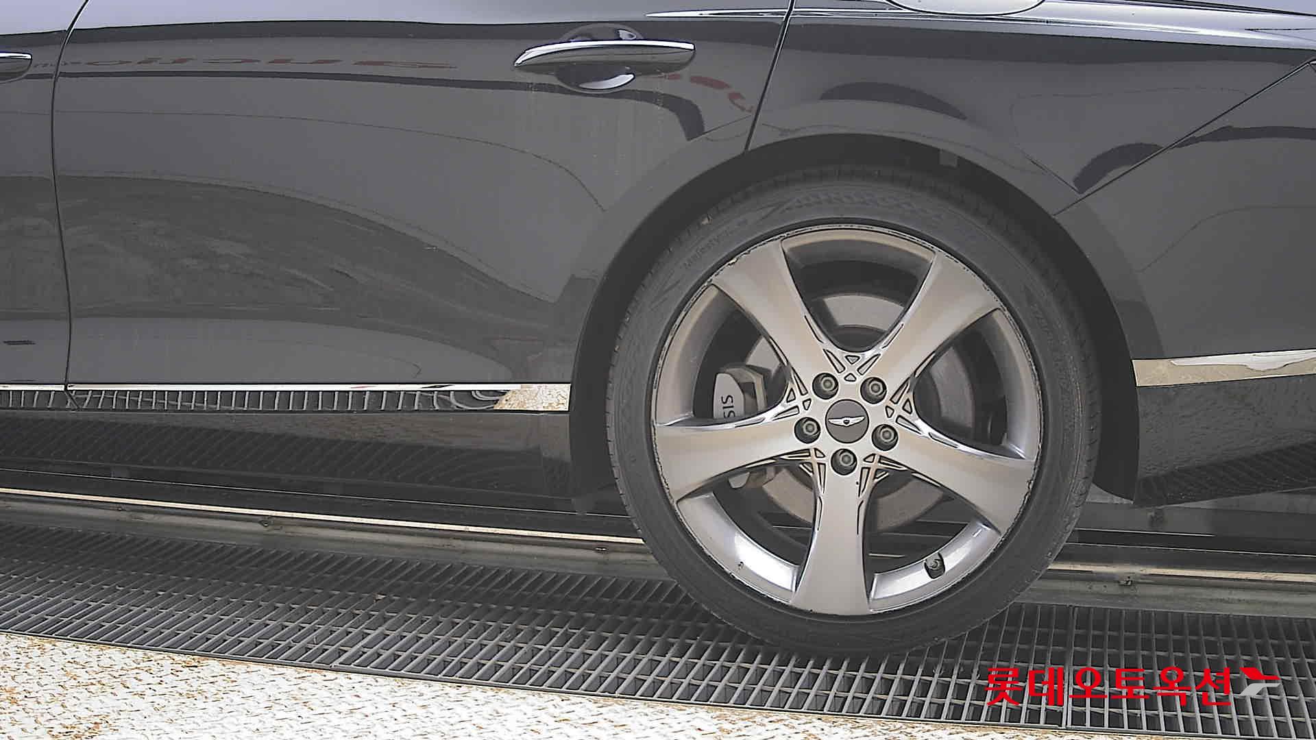 Genesis G80 - 26