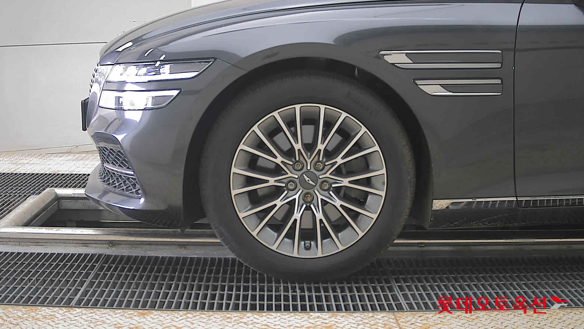 Genesis G80 - 25
