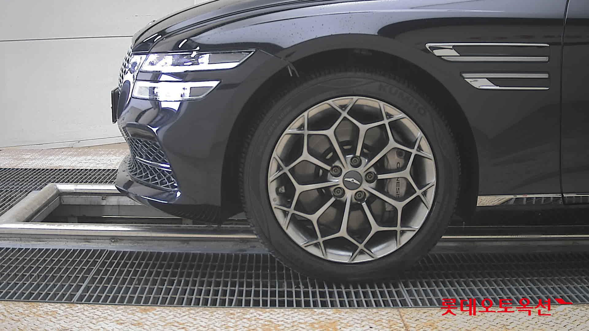 Genesis G80 - 25