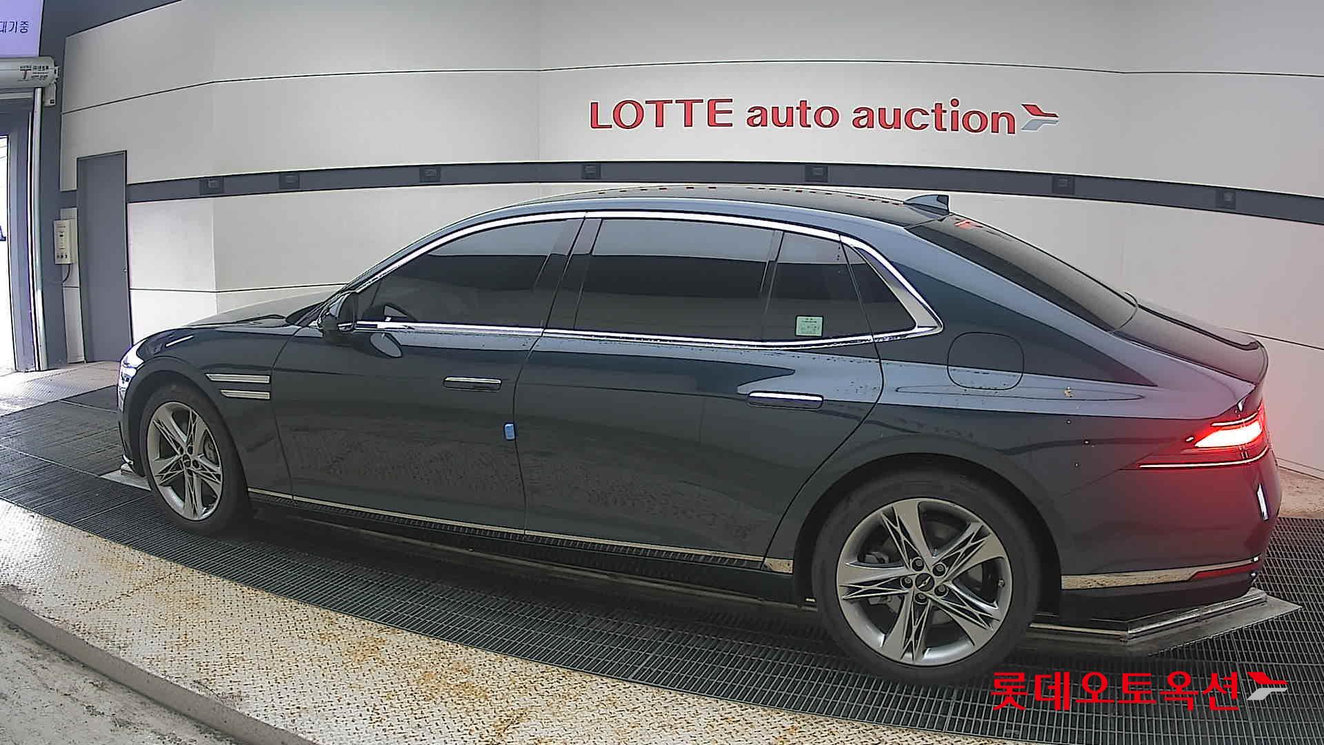 2022 - genesis g90