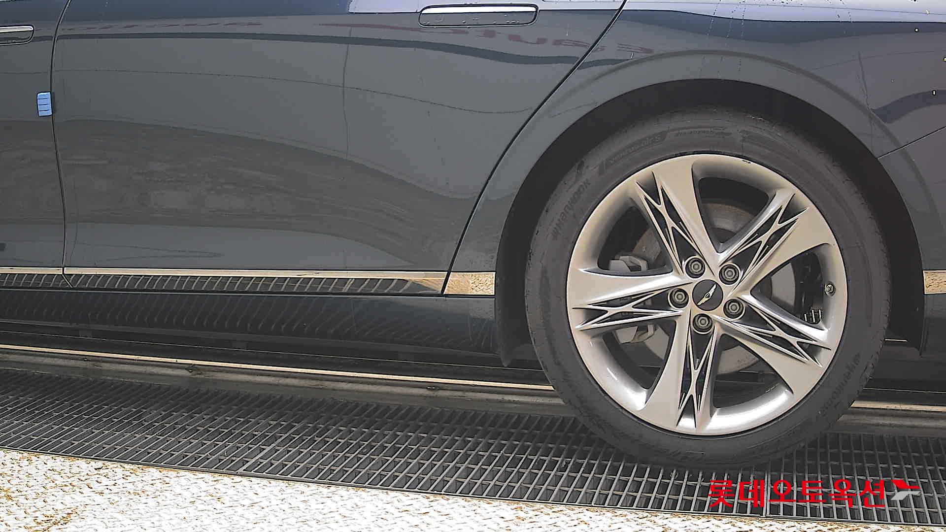 2022 - genesis g90