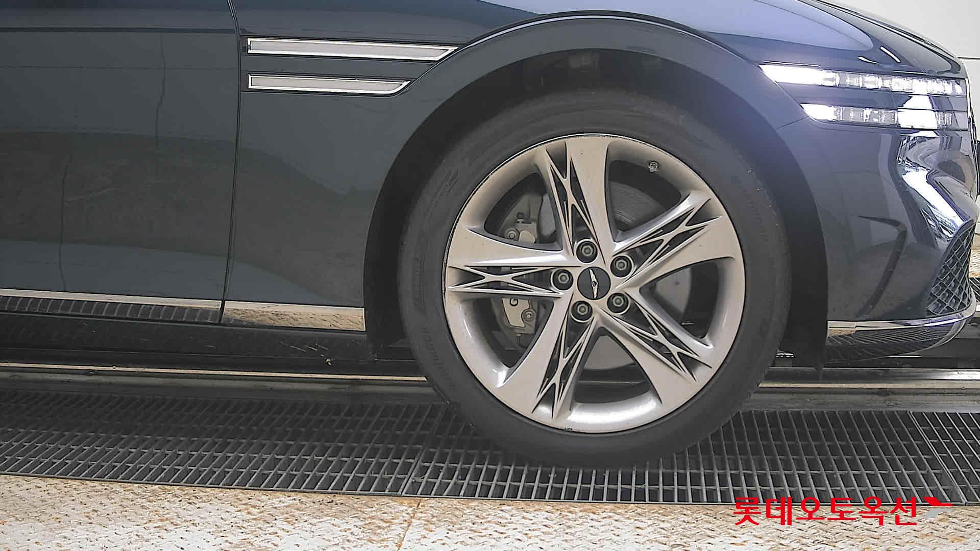 2022 - genesis g90