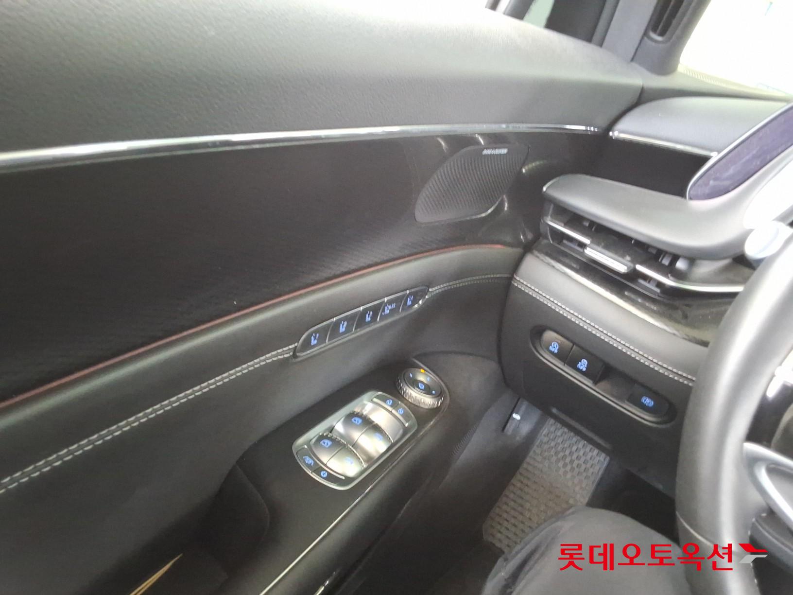 2022 - genesis g90