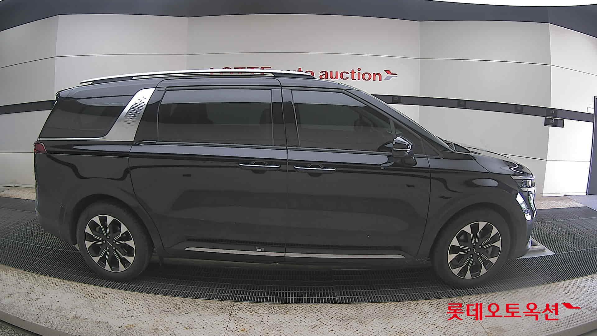Kia Carnival - 21