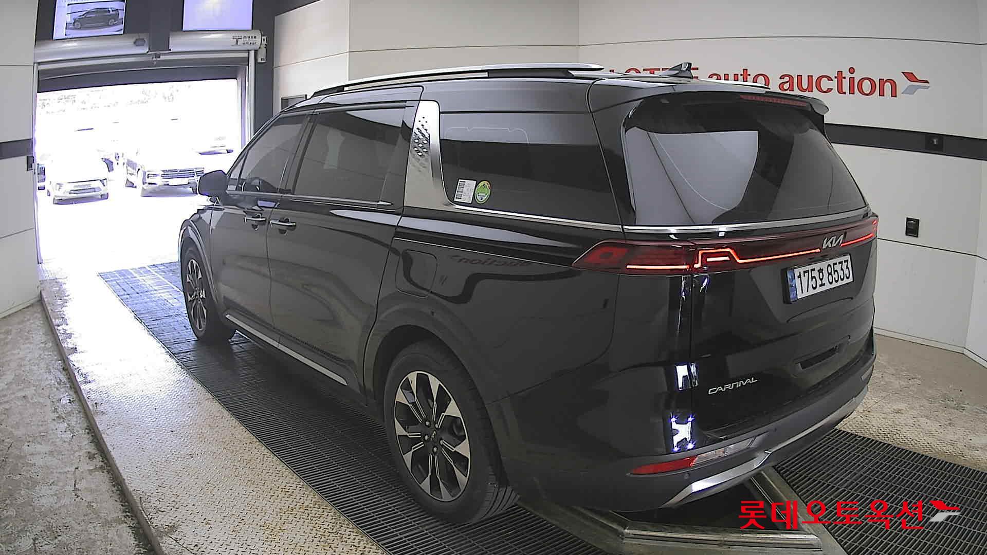 Kia Carnival - 4