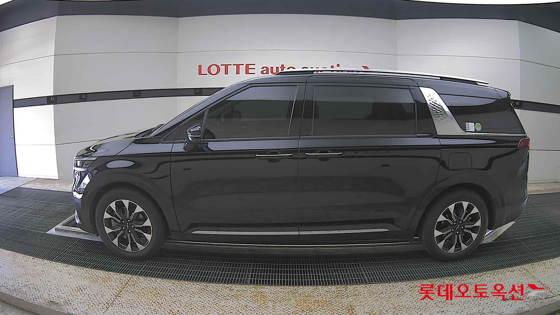 Kia Carnival - 13