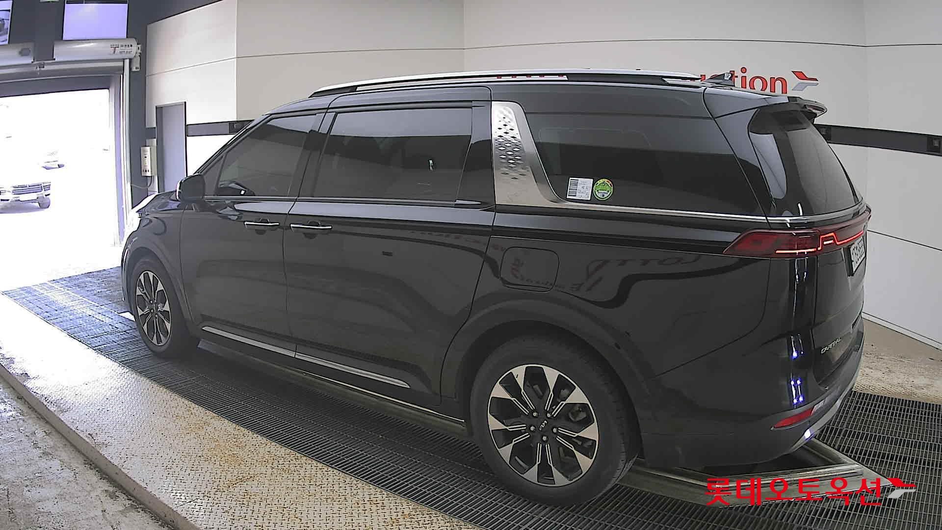 Kia Carnival - 15