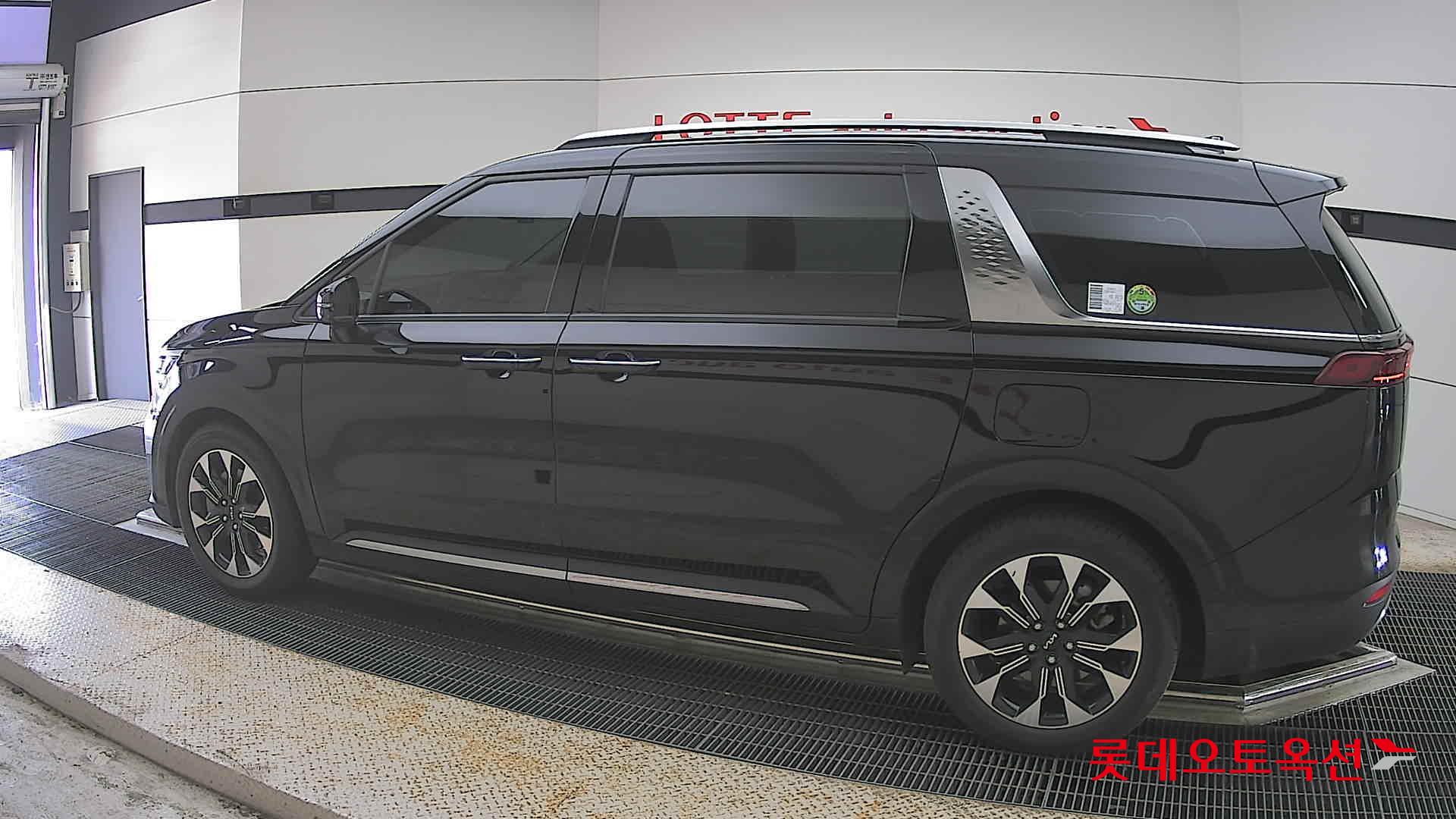 Kia Carnival - 14