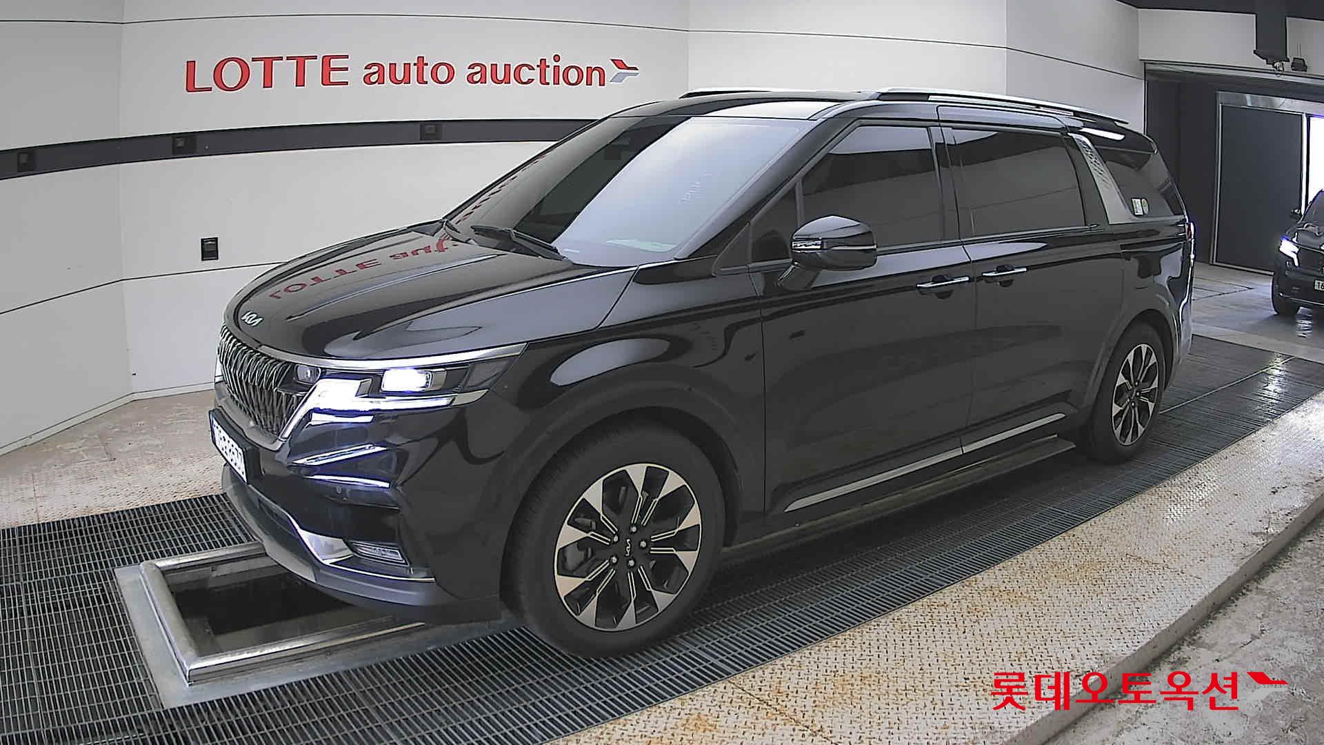 Kia Carnival - 11